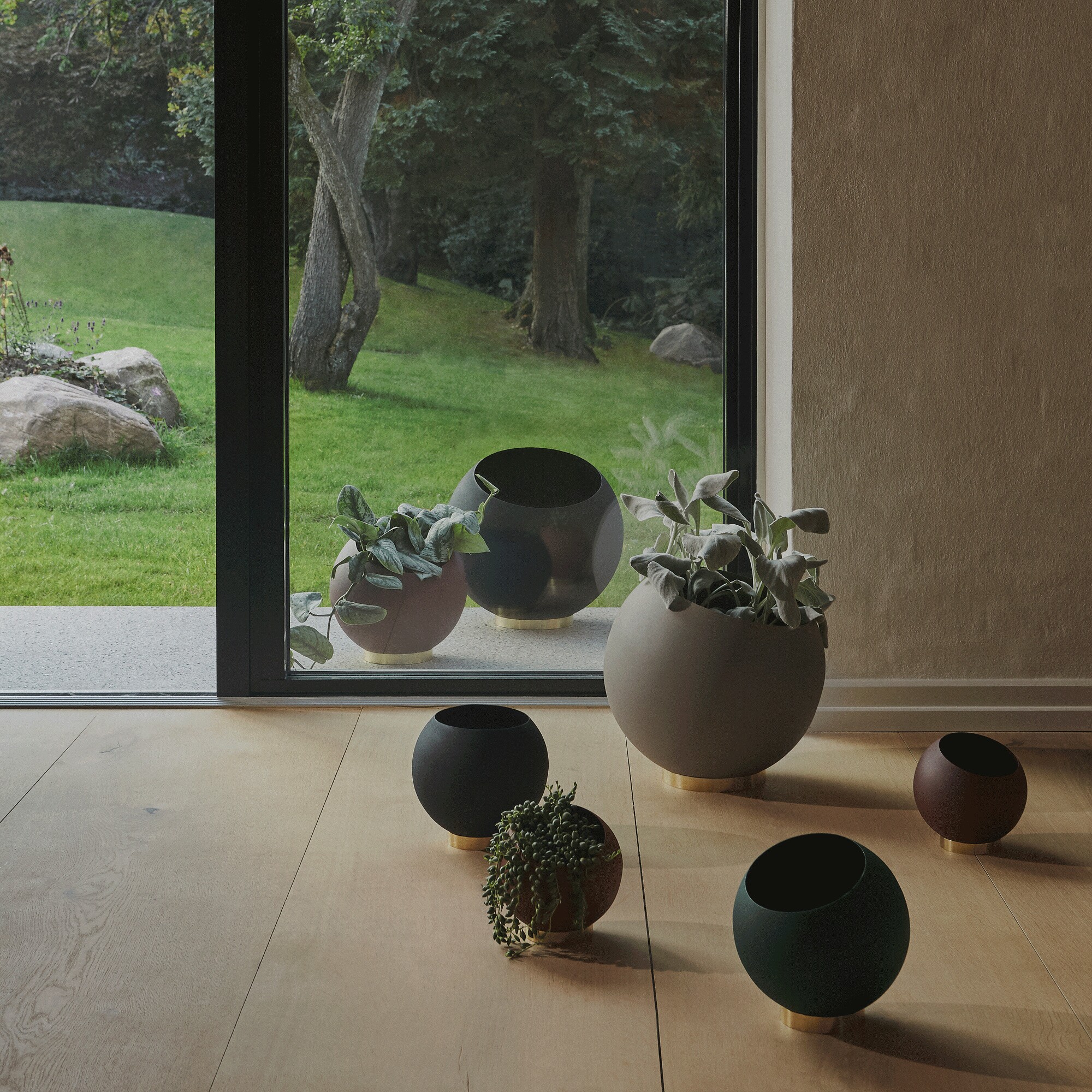 Globe Plant Pot Ø 30cm