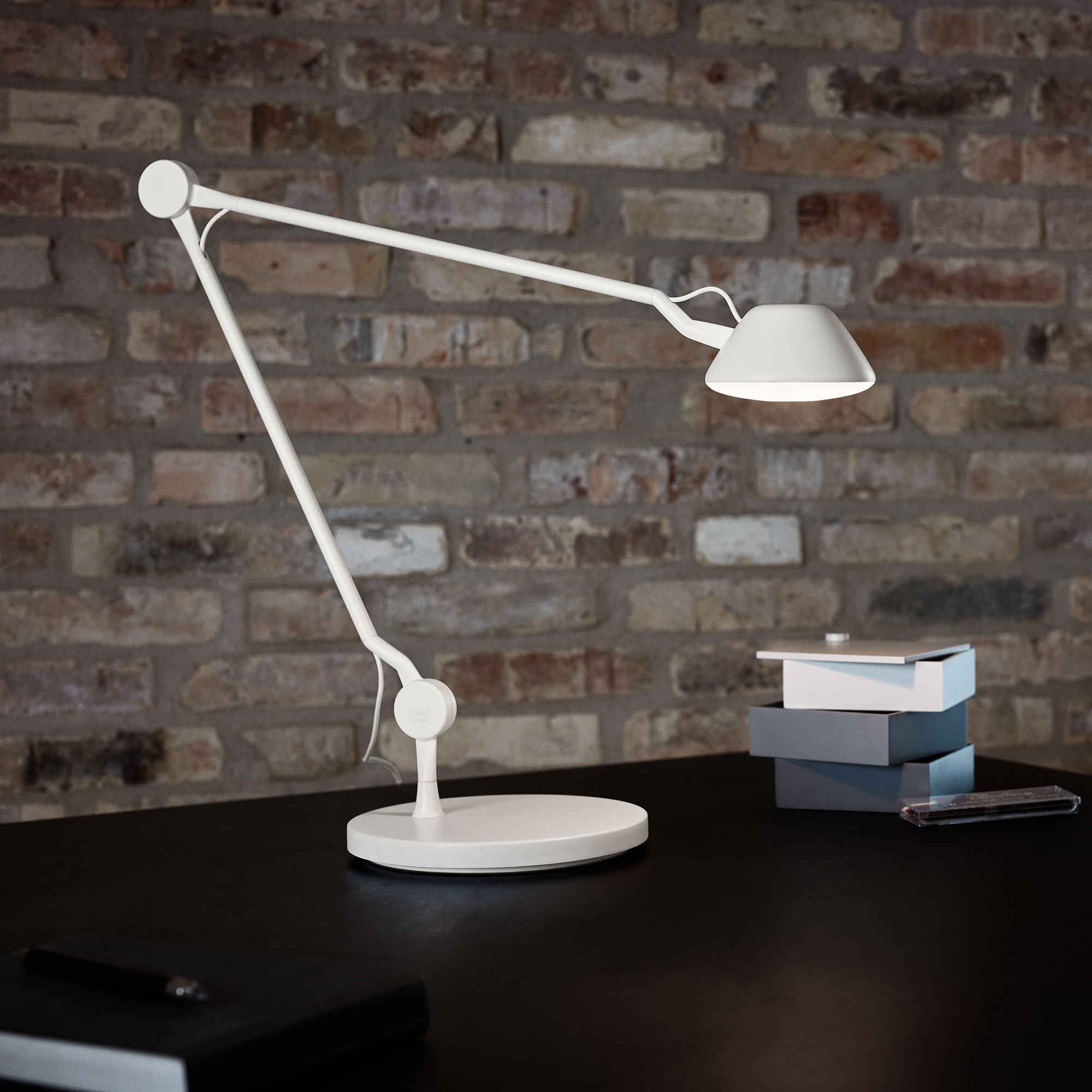 AQ01™ LED Table Lamp