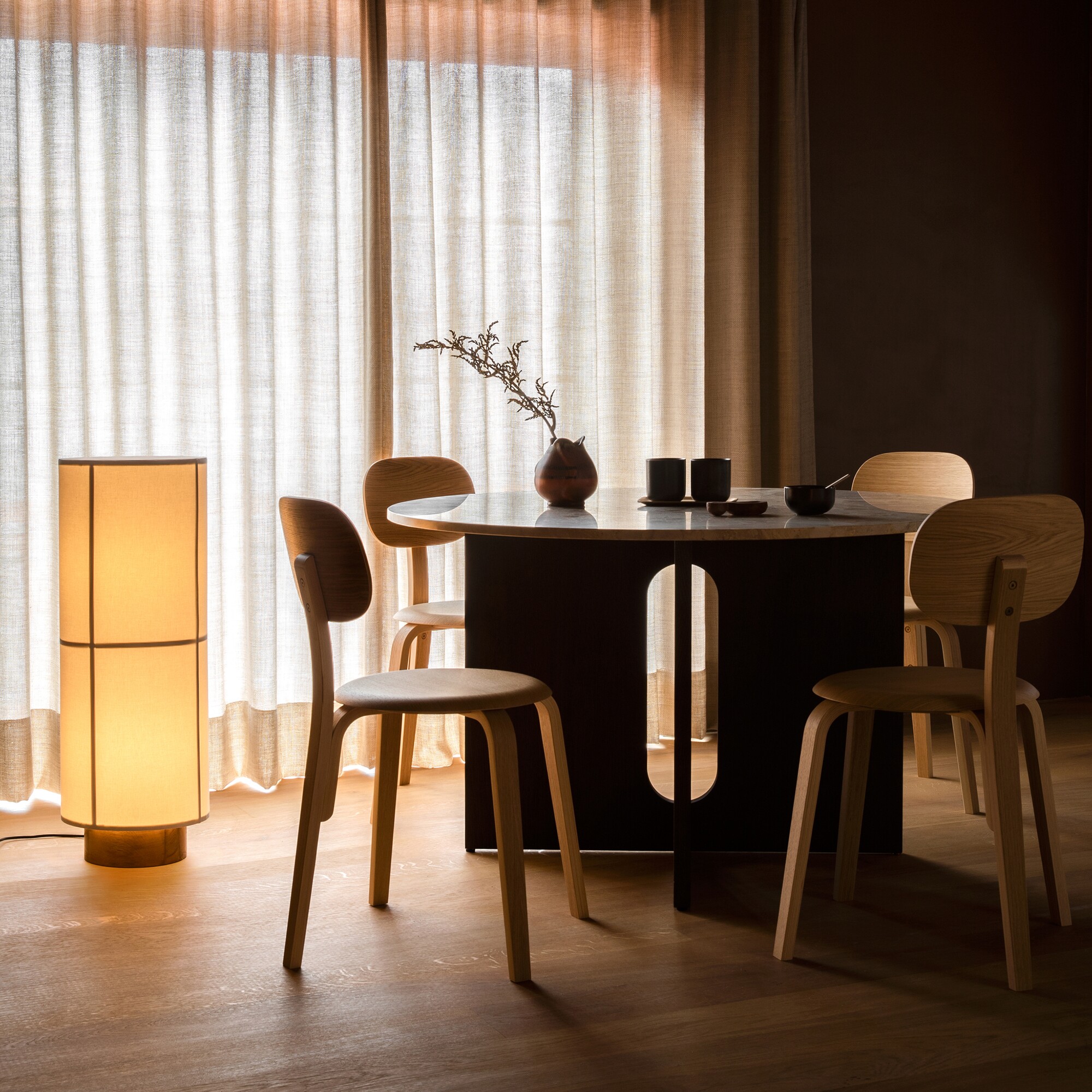 Hashira Floor Lamp