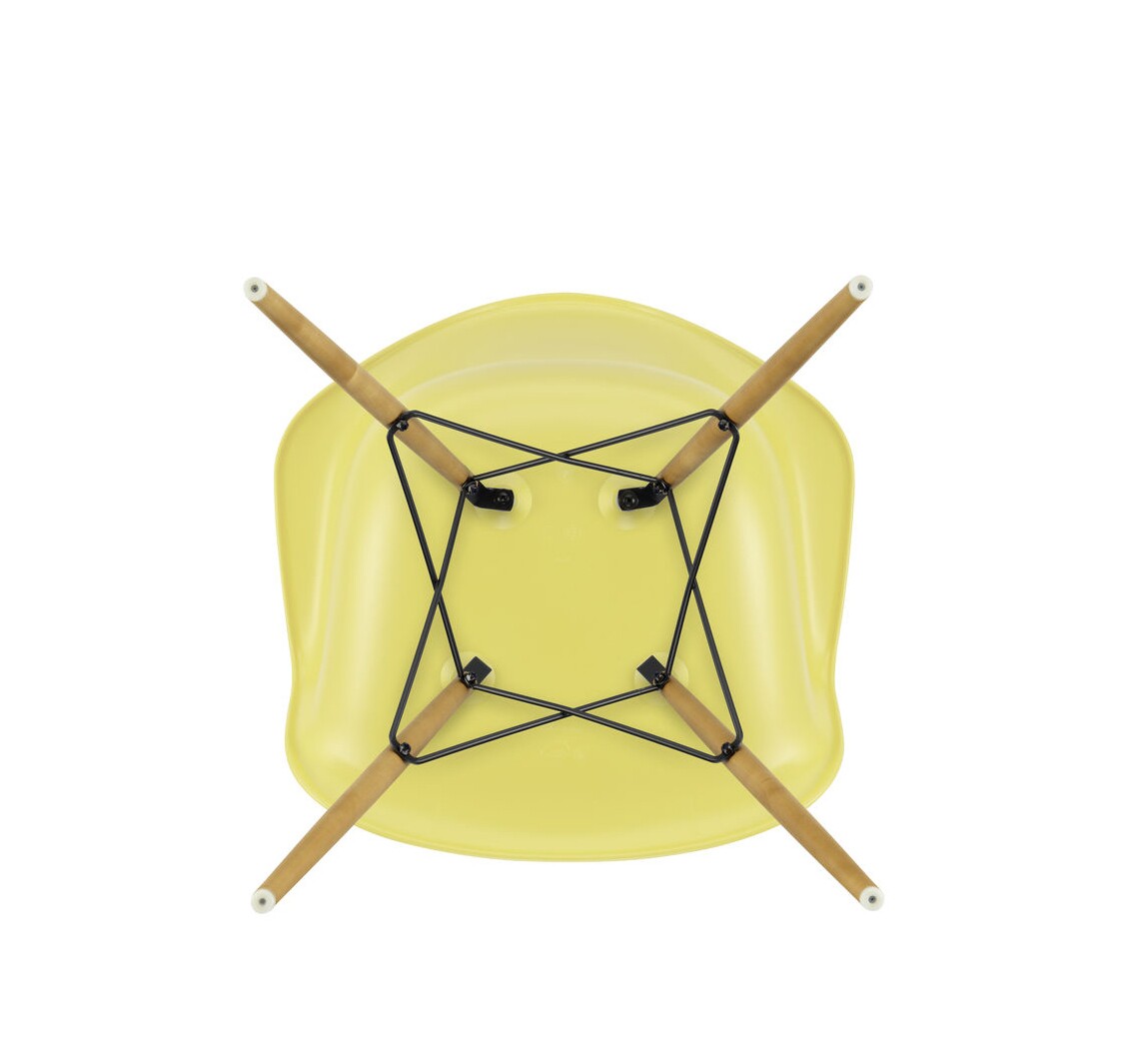 Eames Plastic Armchair DAW RE Golden Maple Base