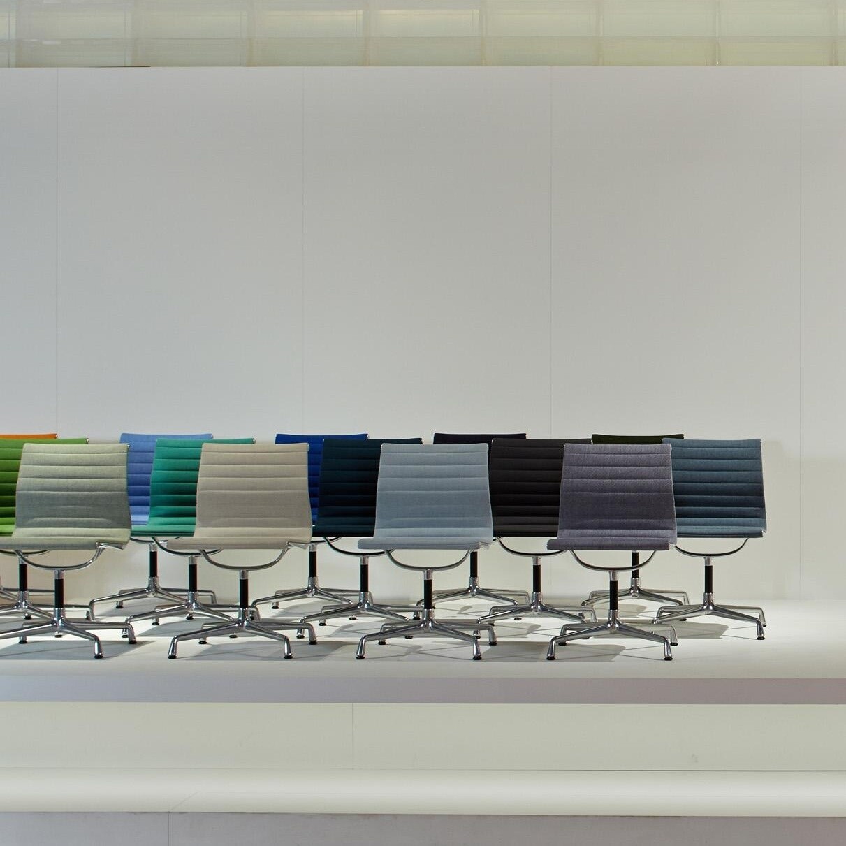 EA 101 Aluminium Chair