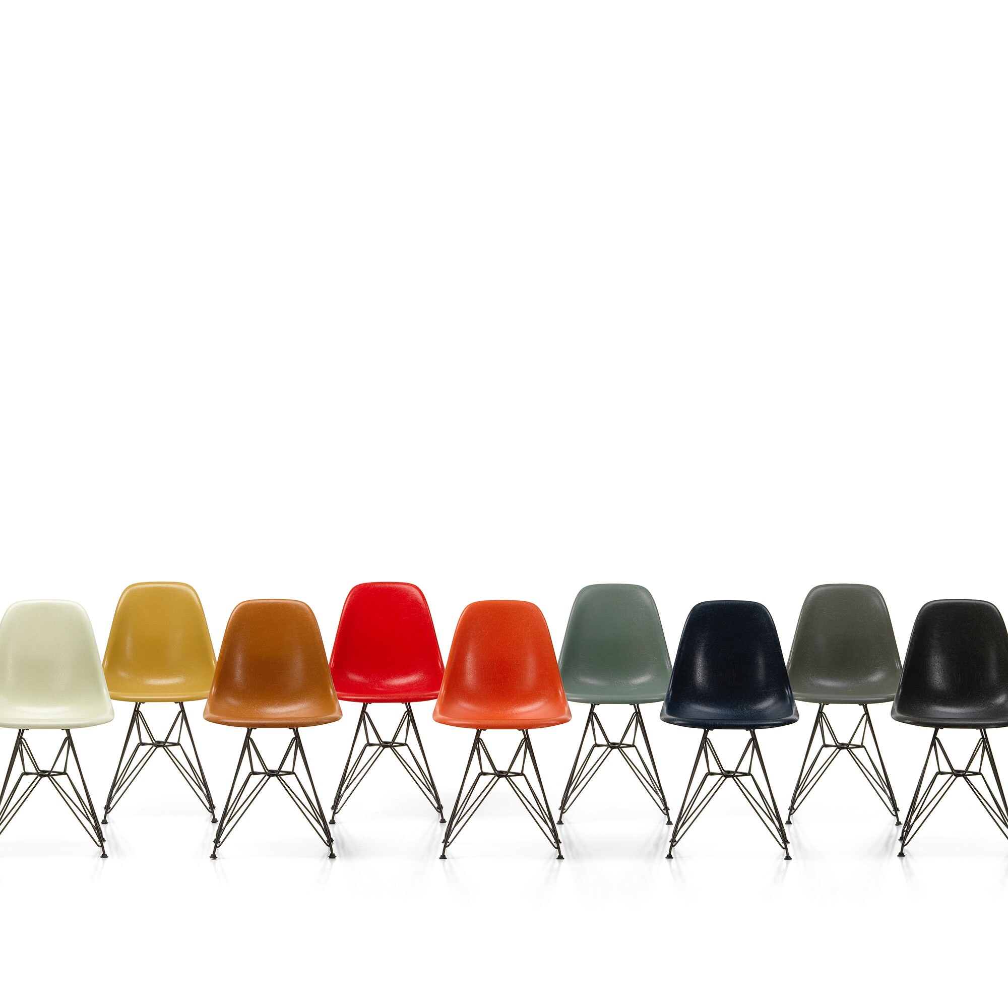 Eames Fiberglass Side Chair DSR Black Base