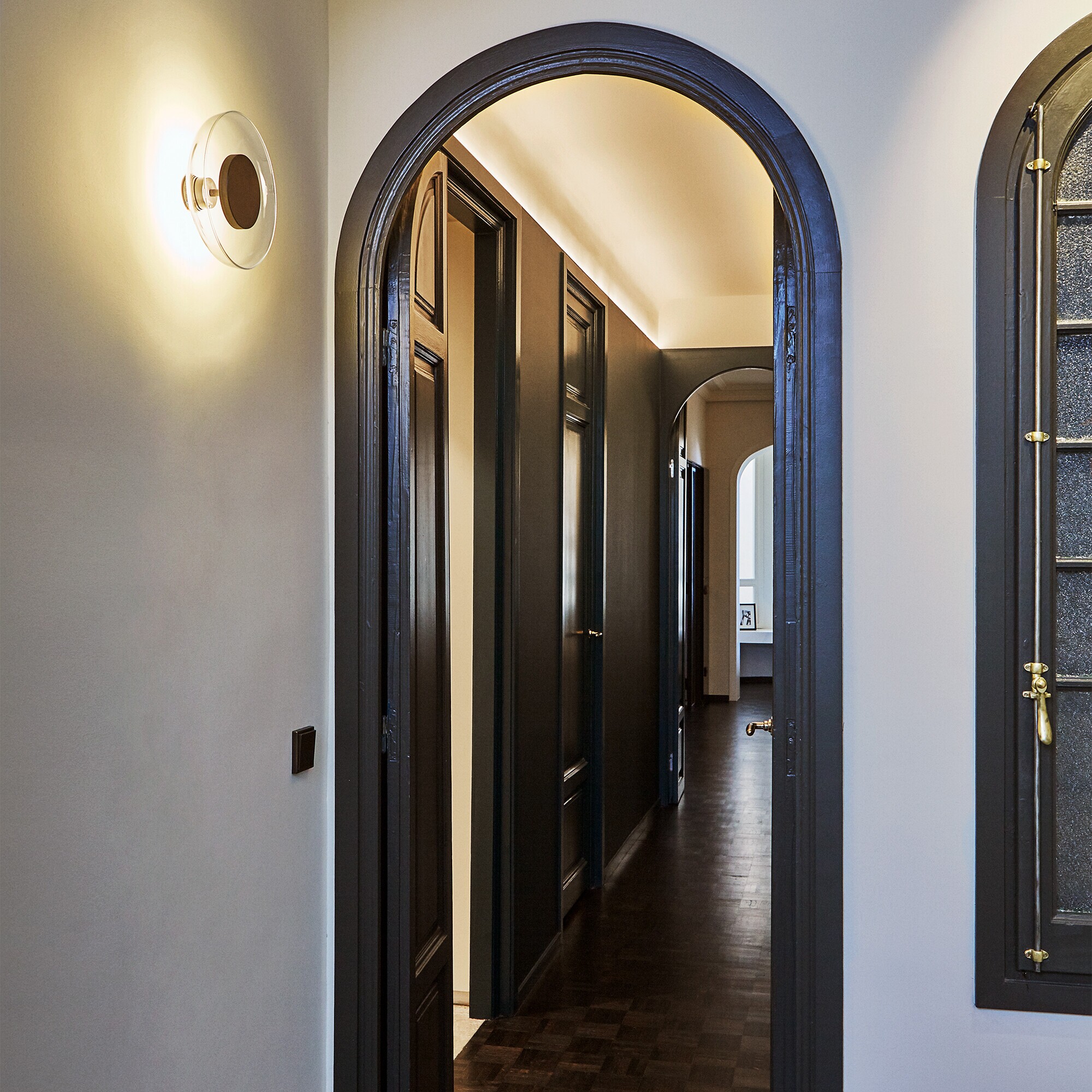 Aura Plus LED Wall Lamp