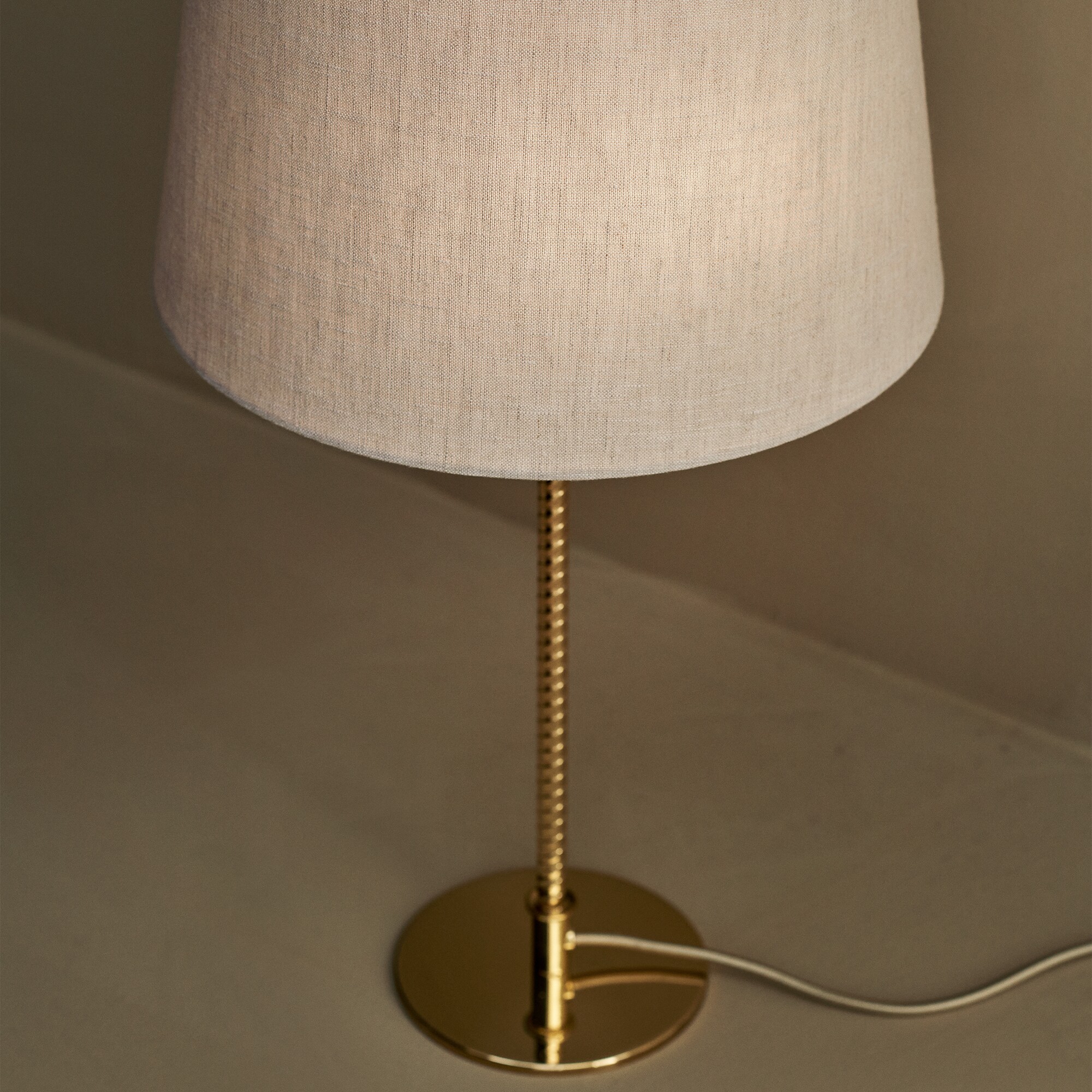9205 Table Lamp