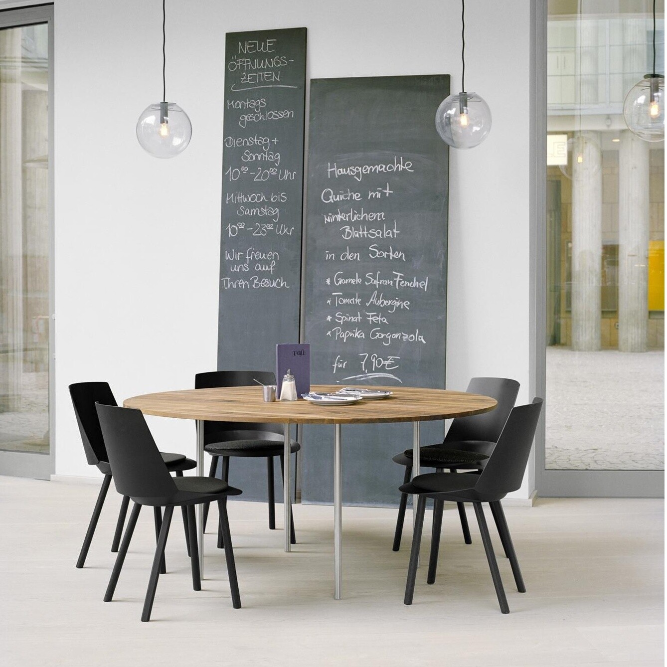 e15 CH04 Houdini Chair