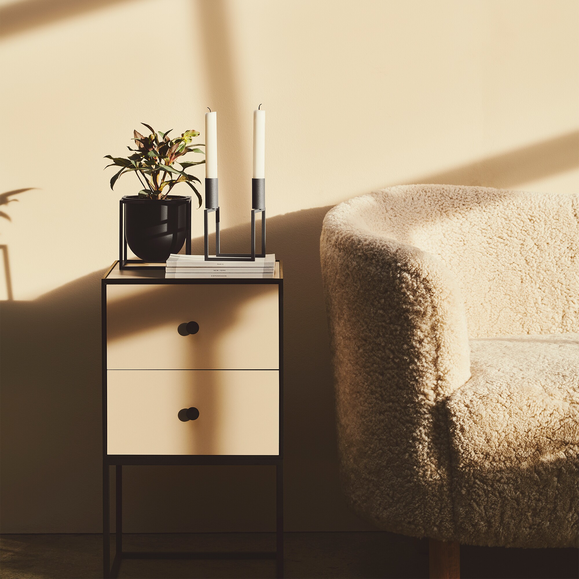 Frame 35 Sideboard with 2 Drawer