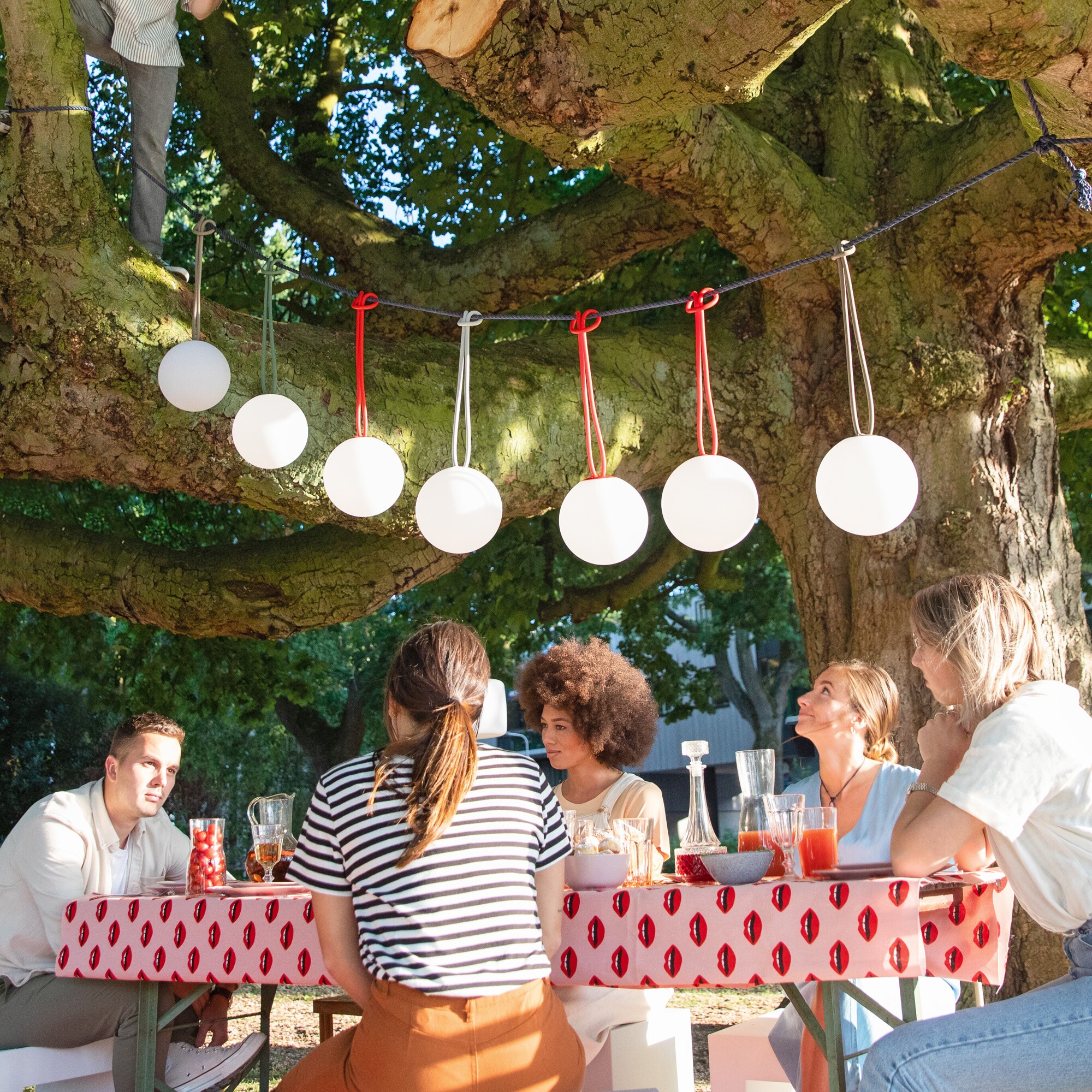 Bolleke Outdoor LED Hanging Lamp with Battery