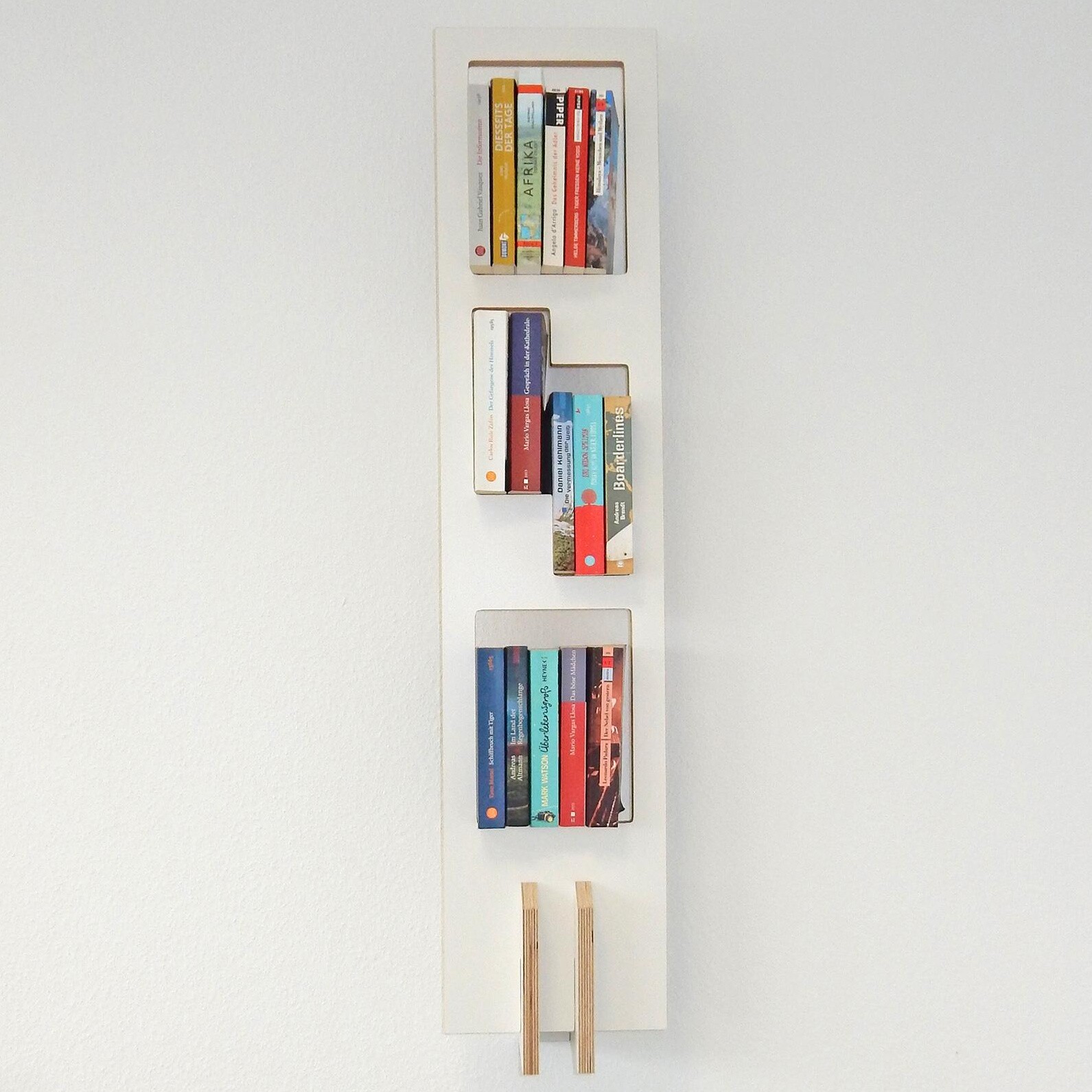 Lesestoff Book Shelf