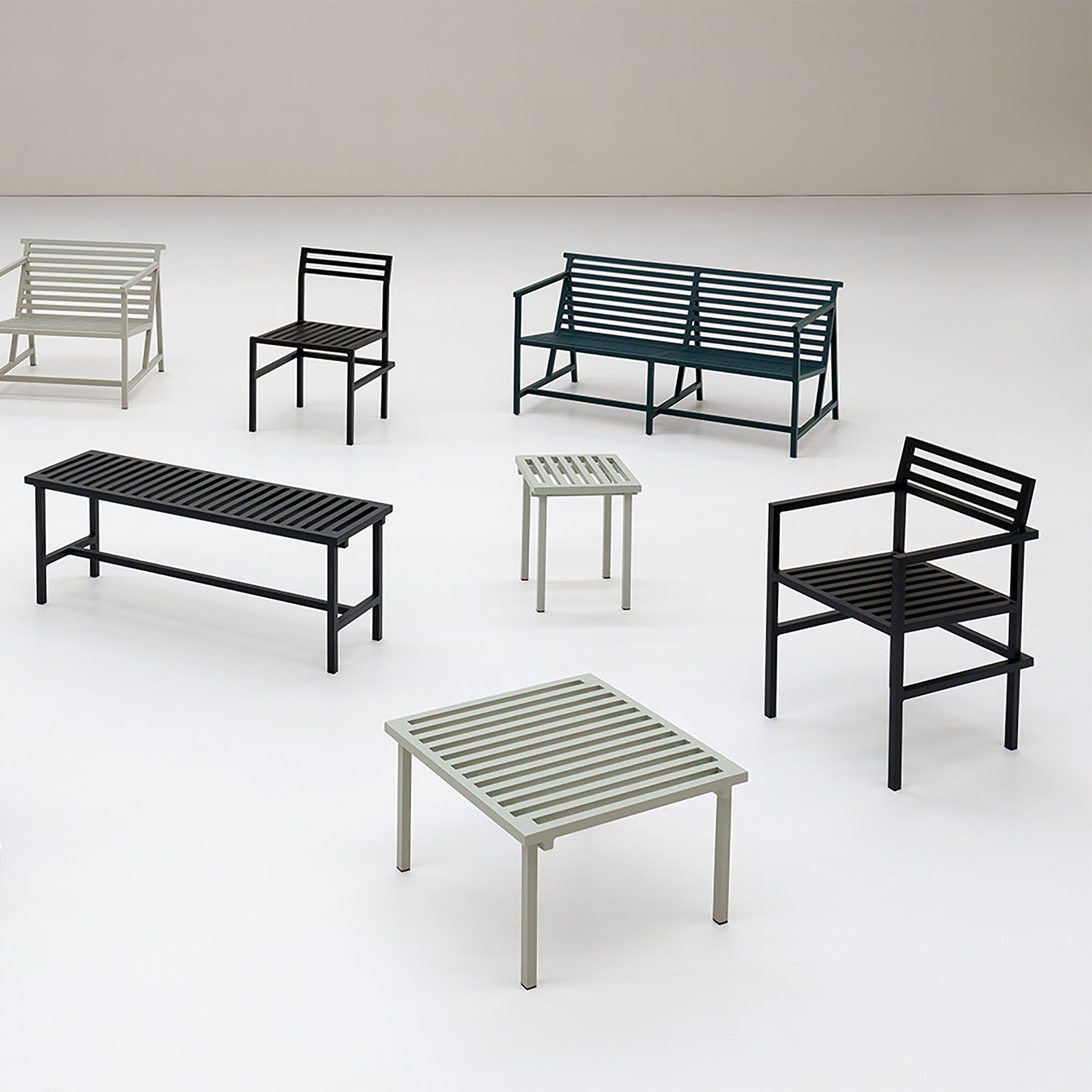 19 Outdoors Lounge Bench 145x70.2cm