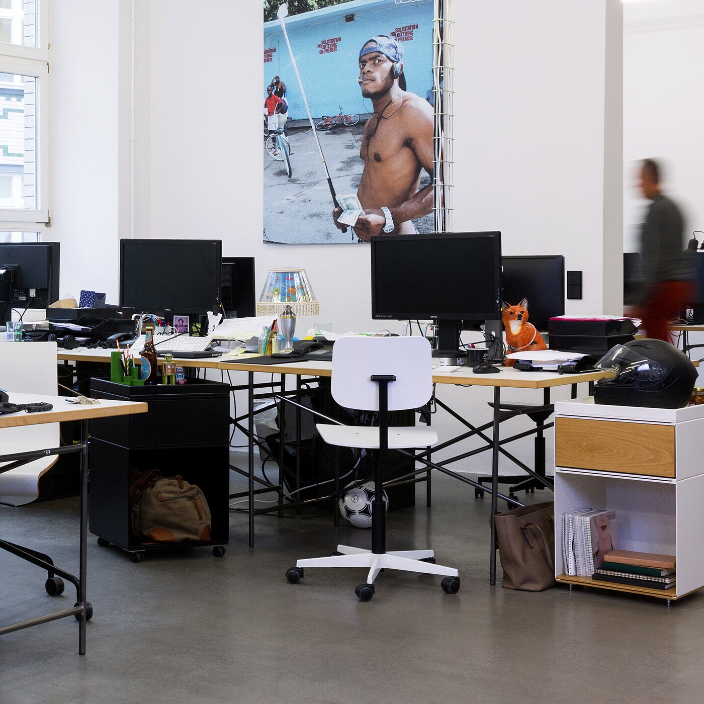 Mr. Square Swivel Chair With Wheels