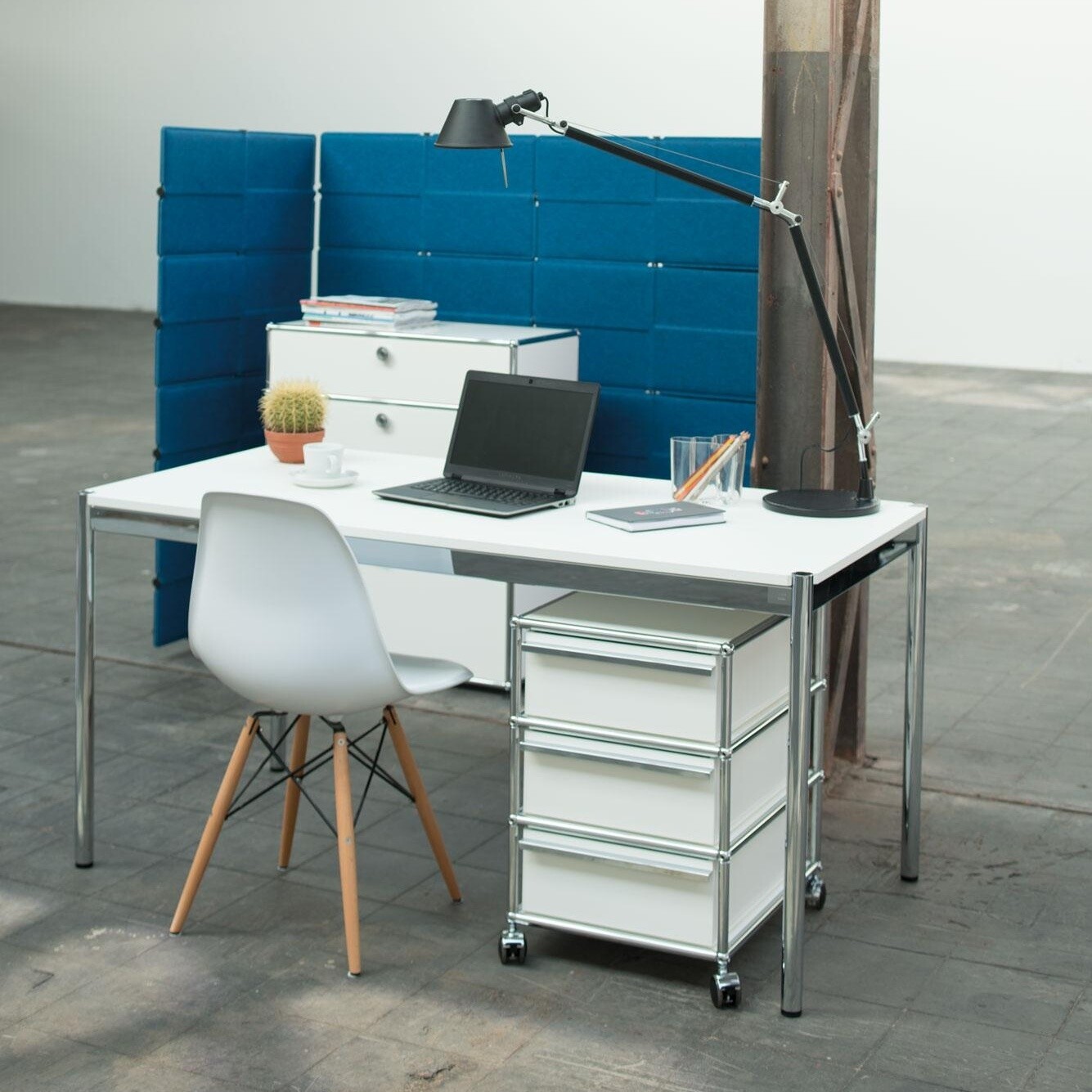 Eames Plastic Side Chair DSW Golden Maple Set of 4