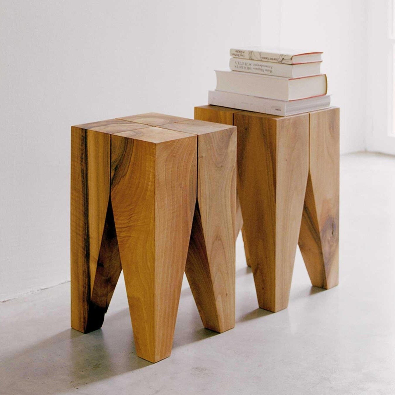 e15 ST04 Backenzahn Side Table