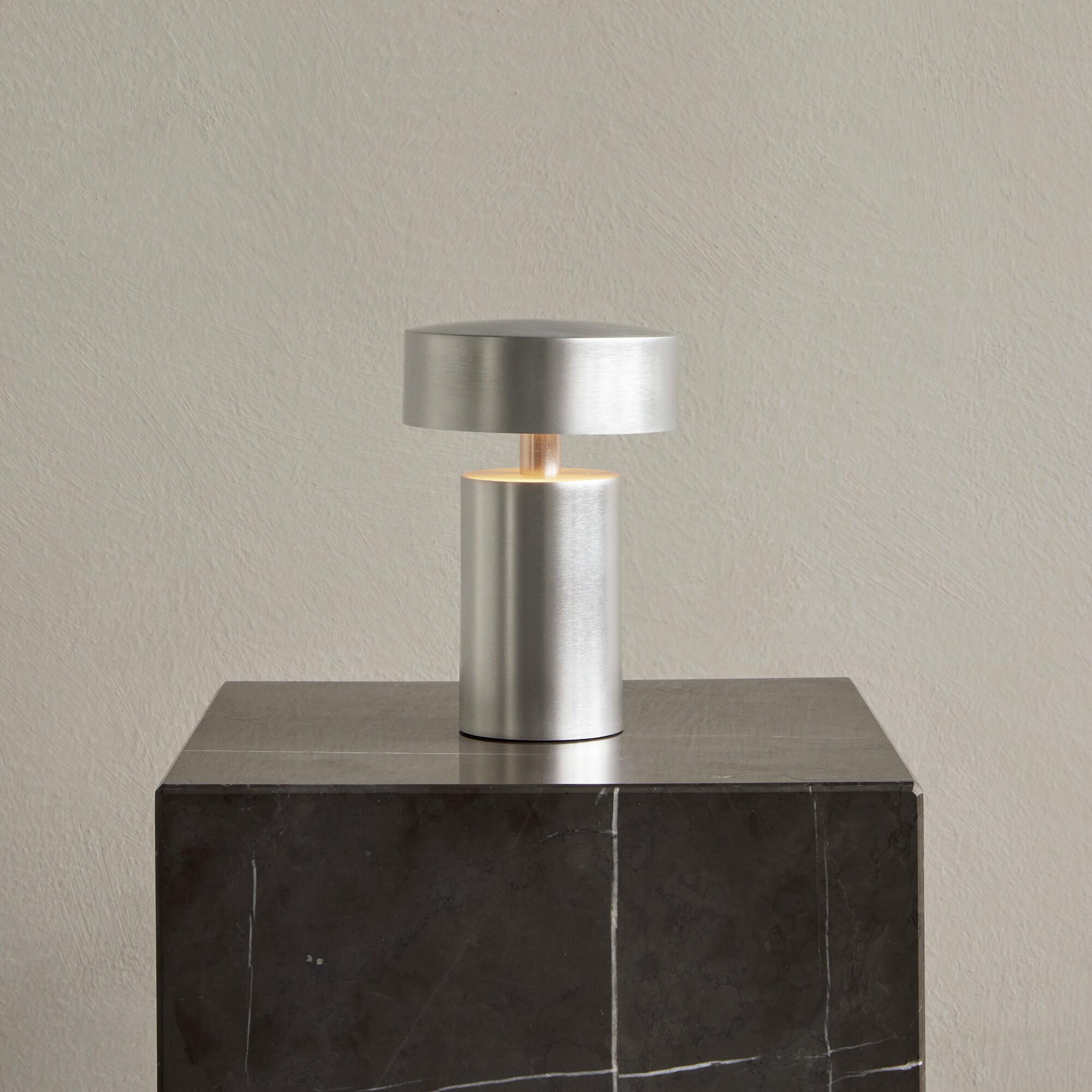 Column Table Lamp with Battery