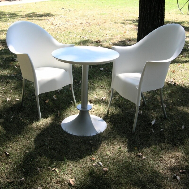 Lord Yi + Yo Set: 1 Table + 2 Chairs