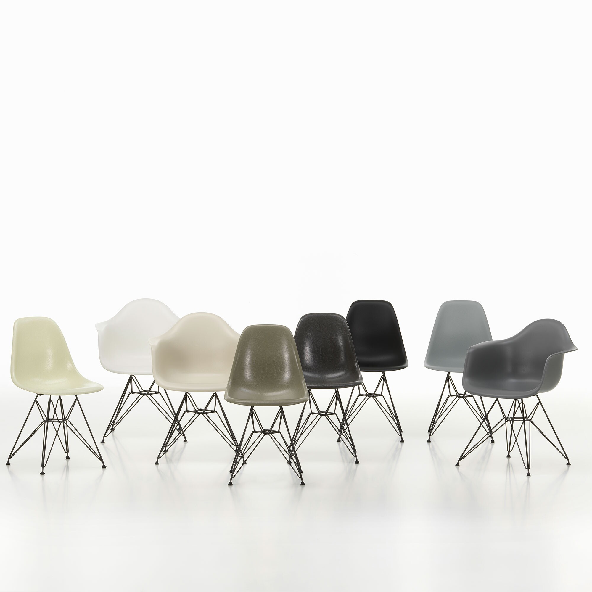 Eames Fiberglass Side Chair DSR Black Base