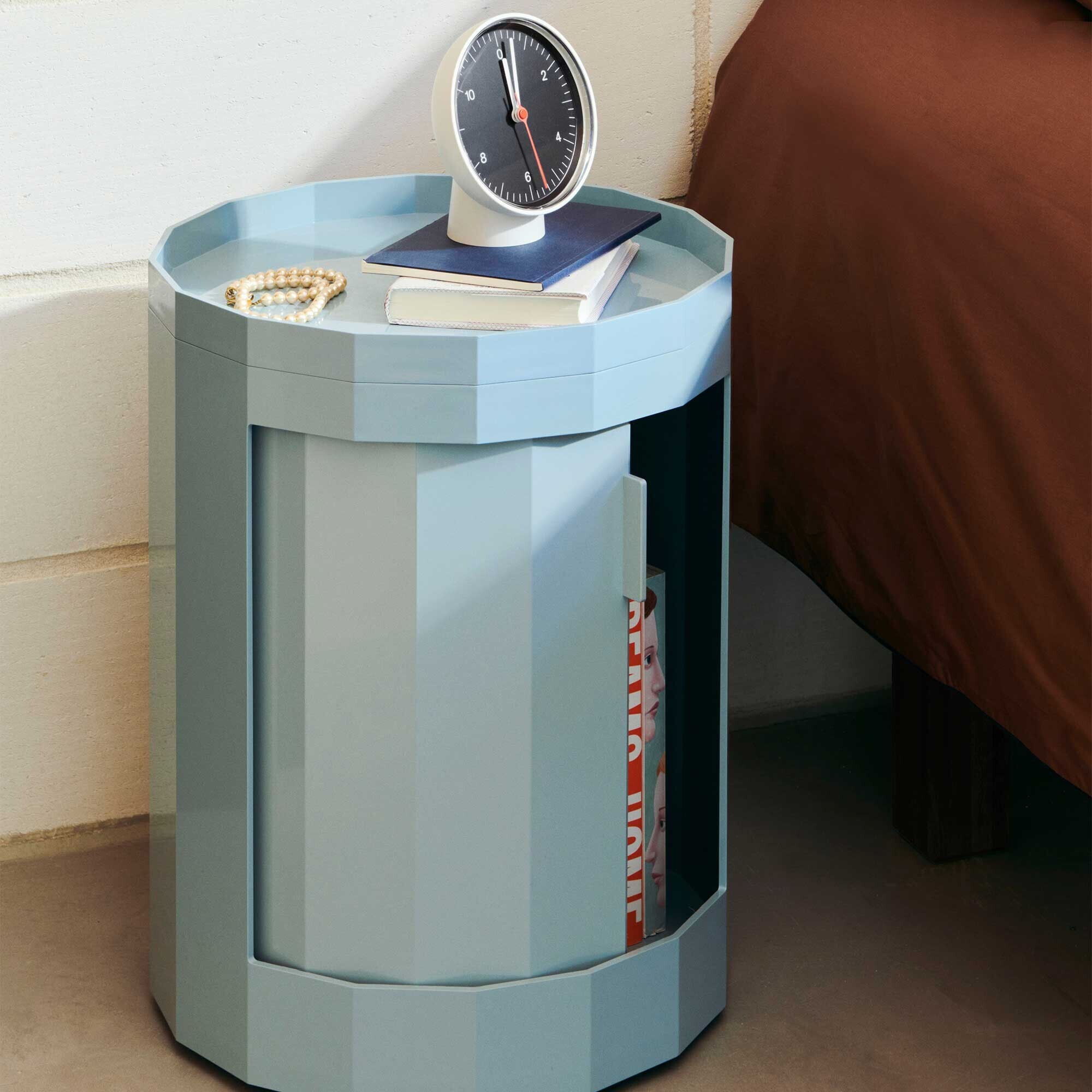 Facet Container Low with Feet and Castors