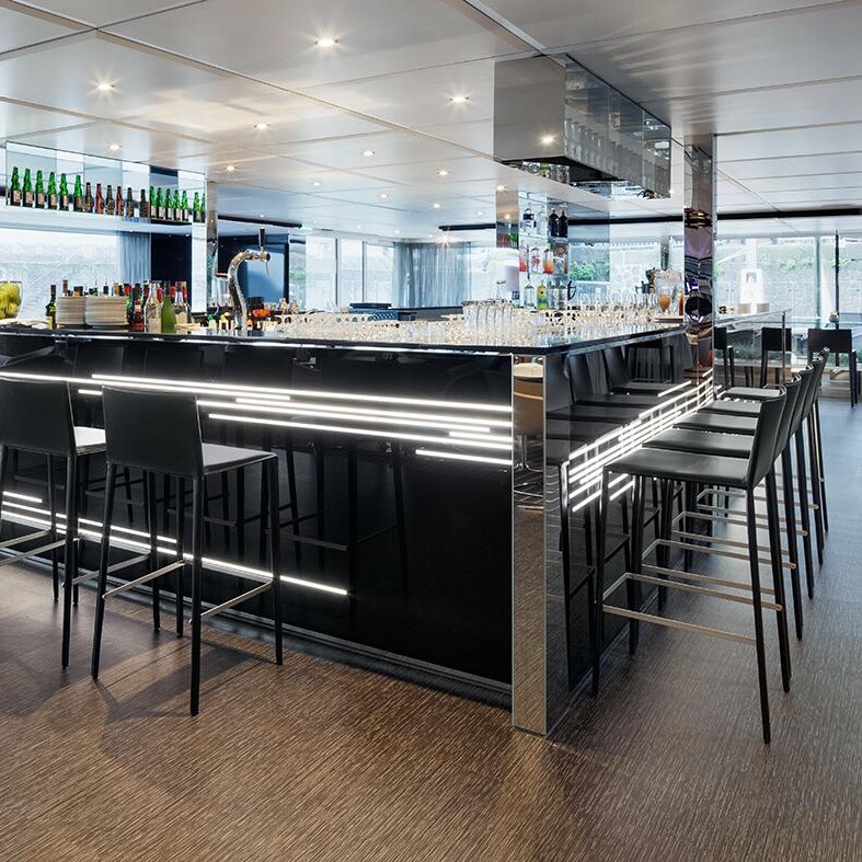 Norma 1713 Bar Stool