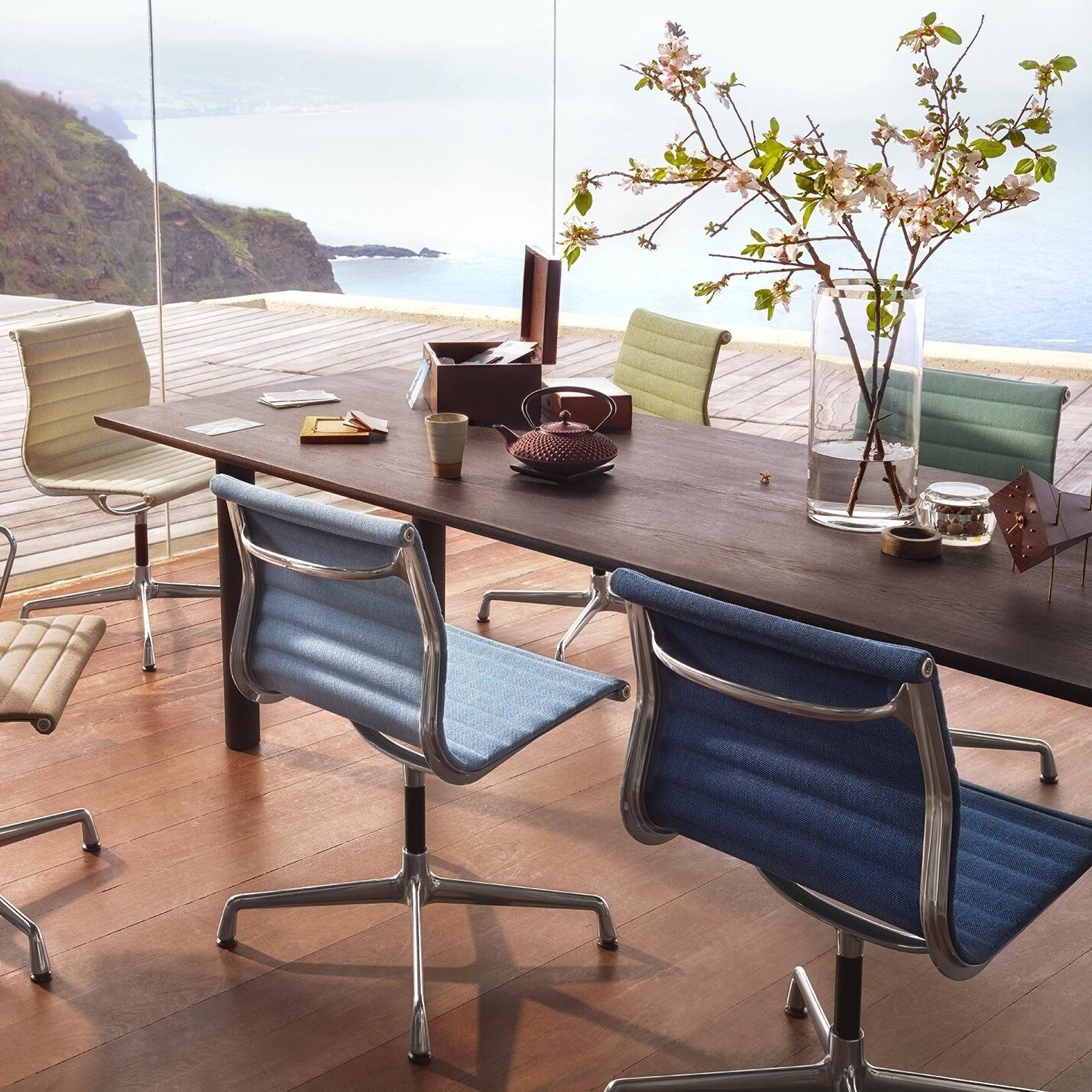 EA 101 Aluminium Chair