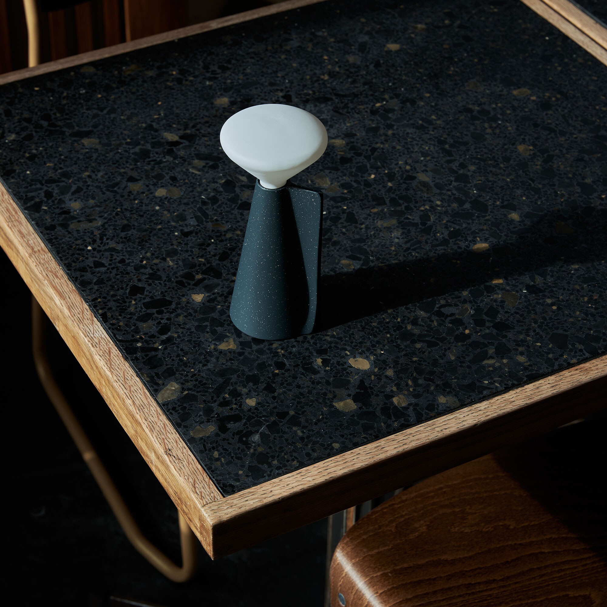 Mantle Portable LED Lamp with Battery