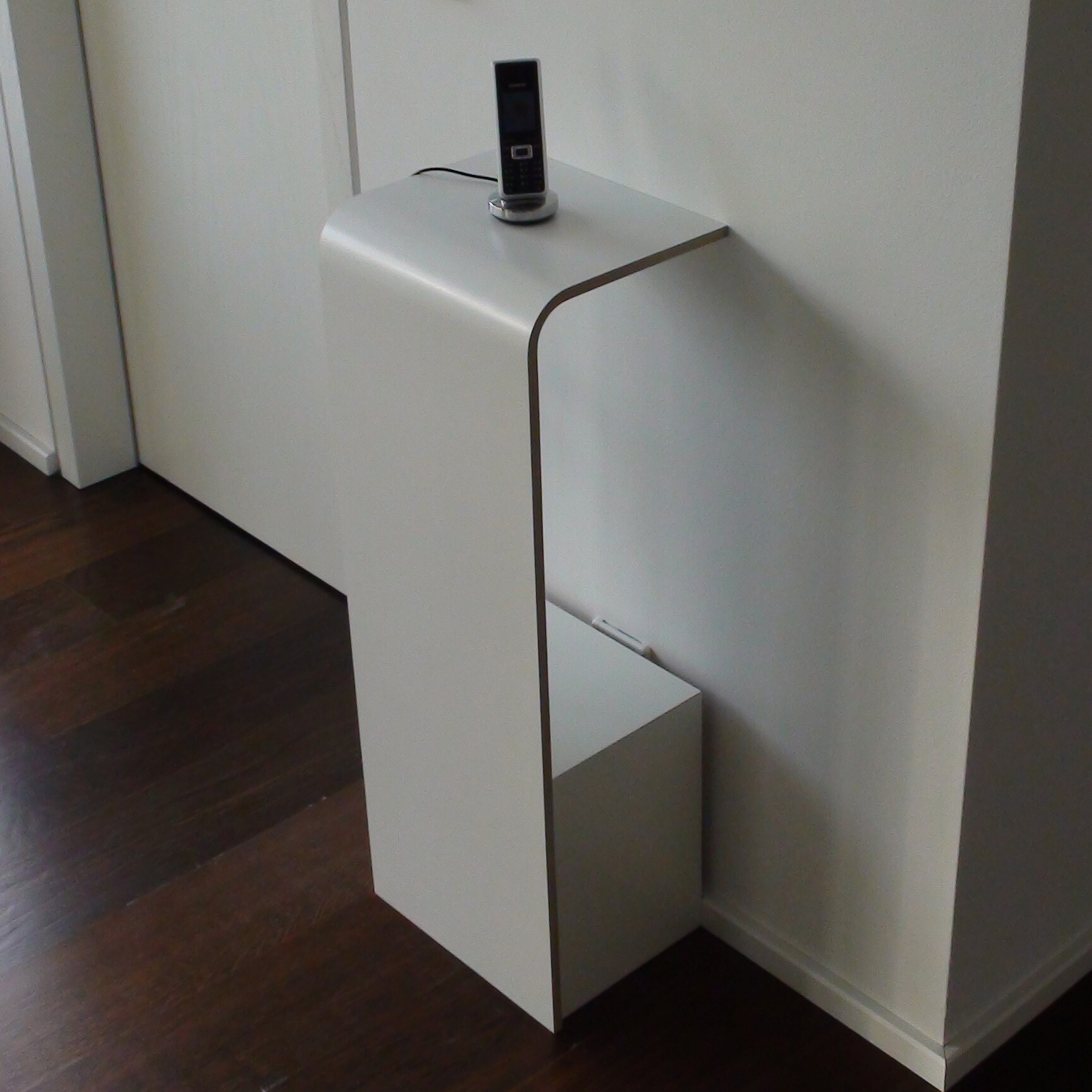 Fon Console Table with Cable Storage