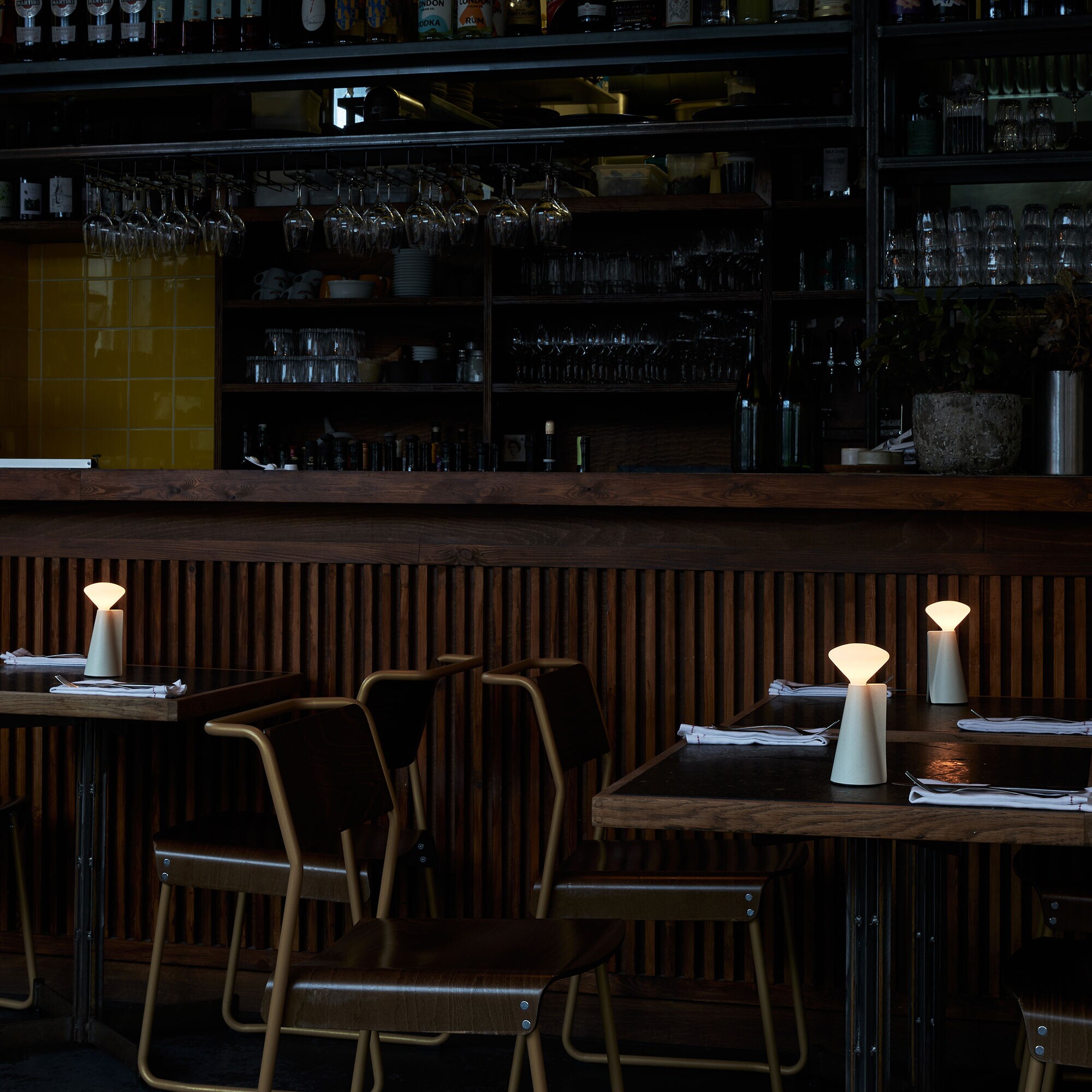 Mantle Portable LED Lamp with Battery