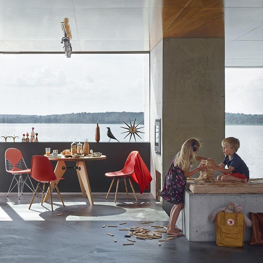 Eames Plastic Side Chair DSW RE Golden Maple