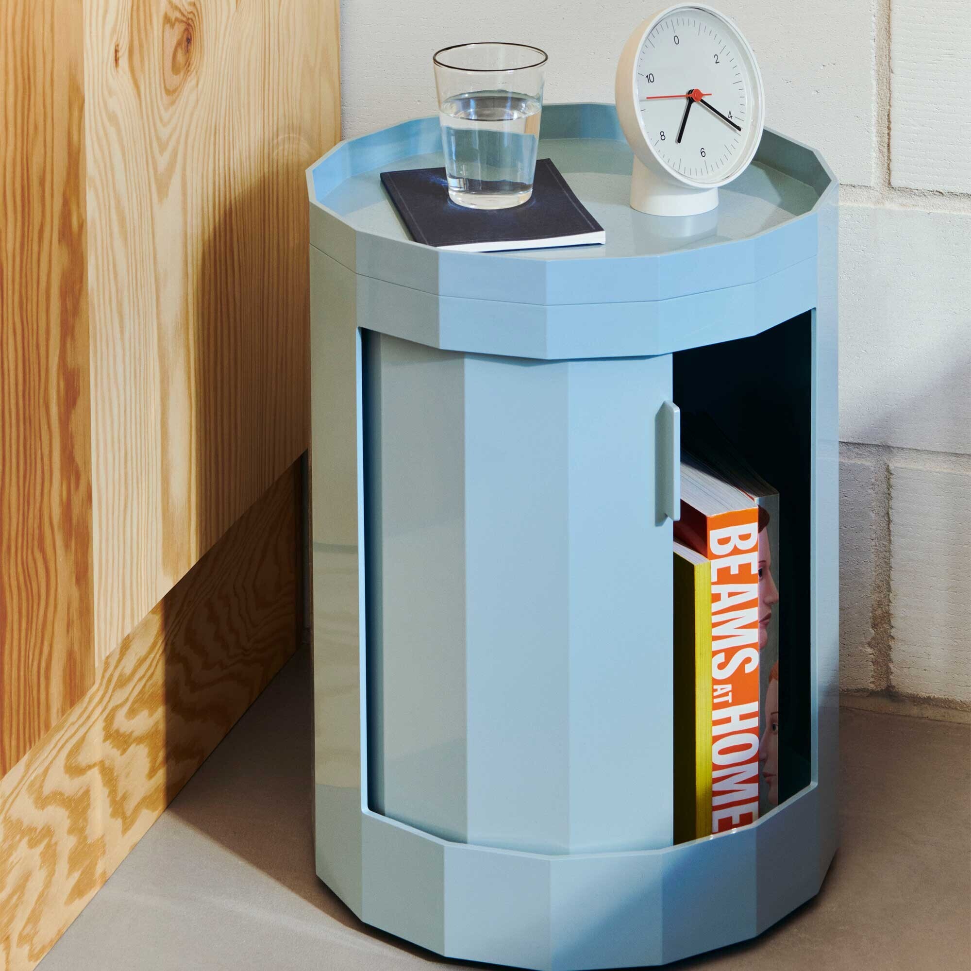 Facet Container Low with Feet and Castors