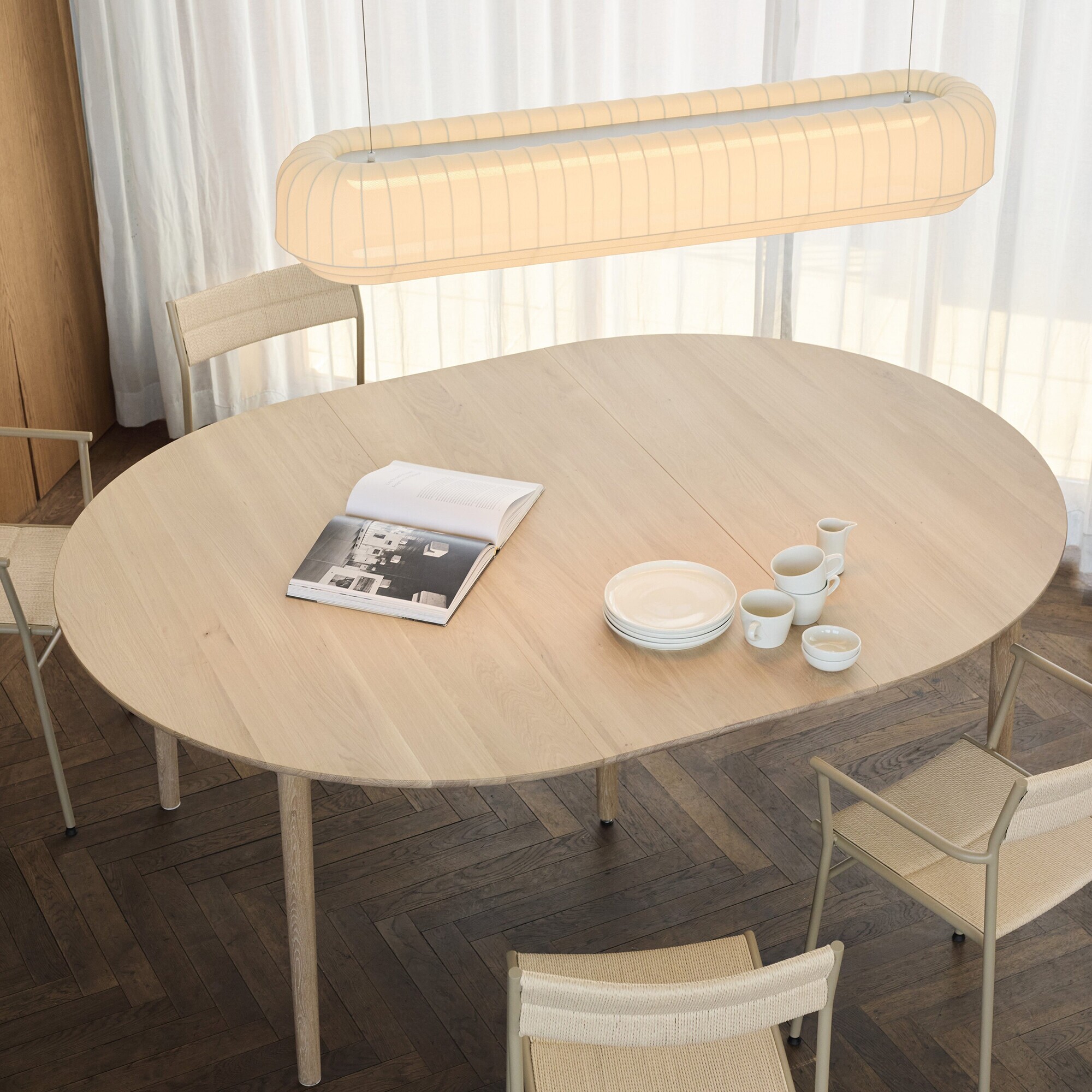 Expand Dining Table Ø140cm Extendable