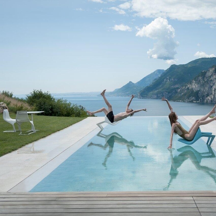 Myto Cantilever Chair