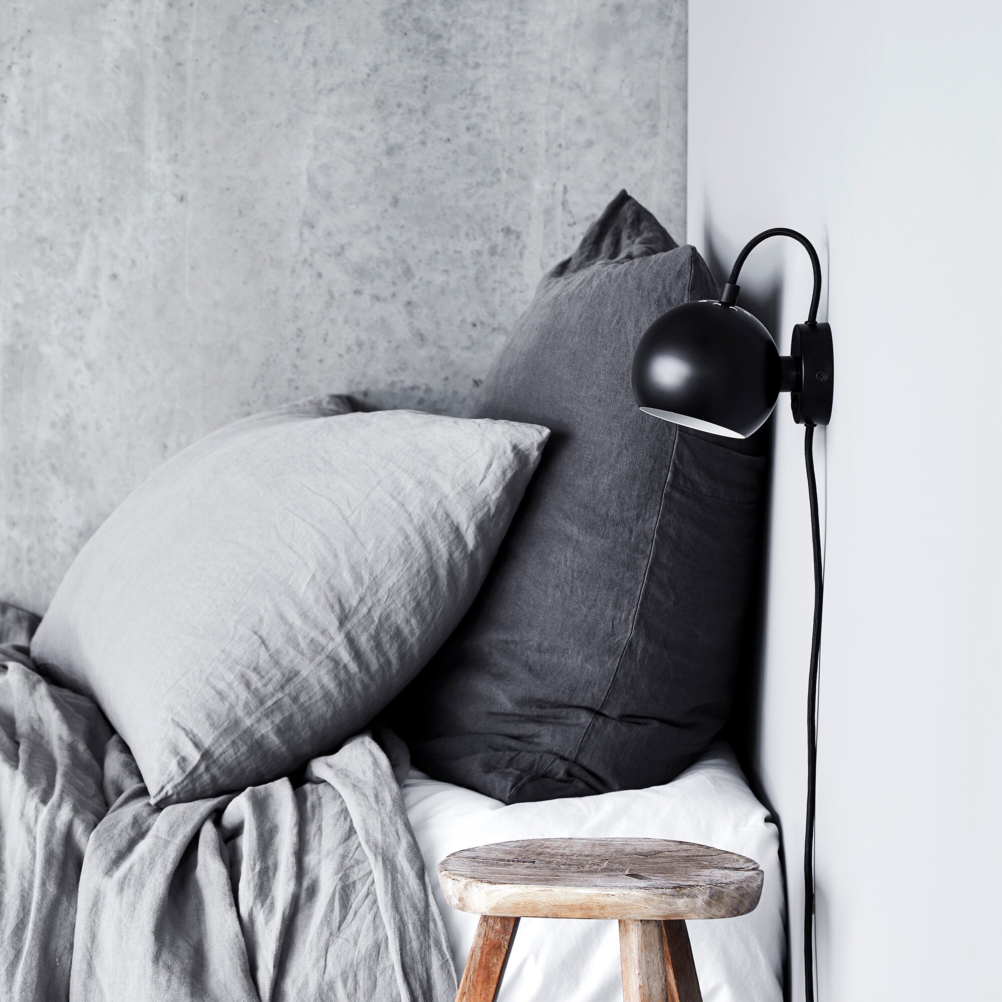 Ball Magnet Wall Lamp Matt