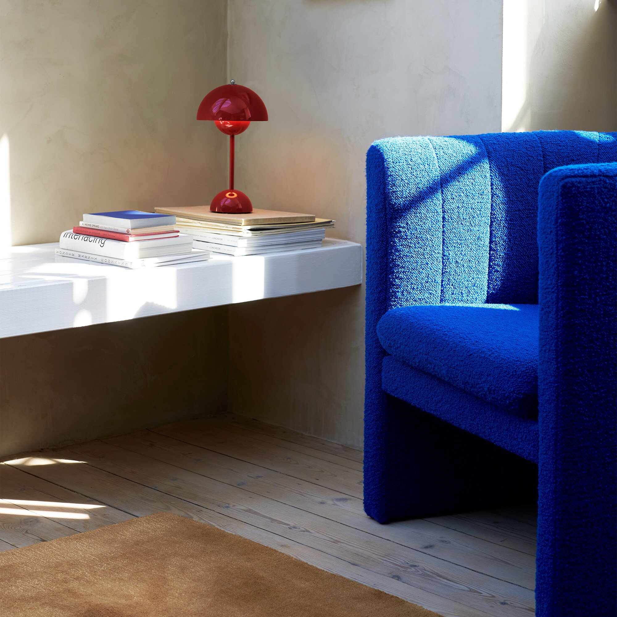 Flowerpot VP9 LED Battery Table Lamp