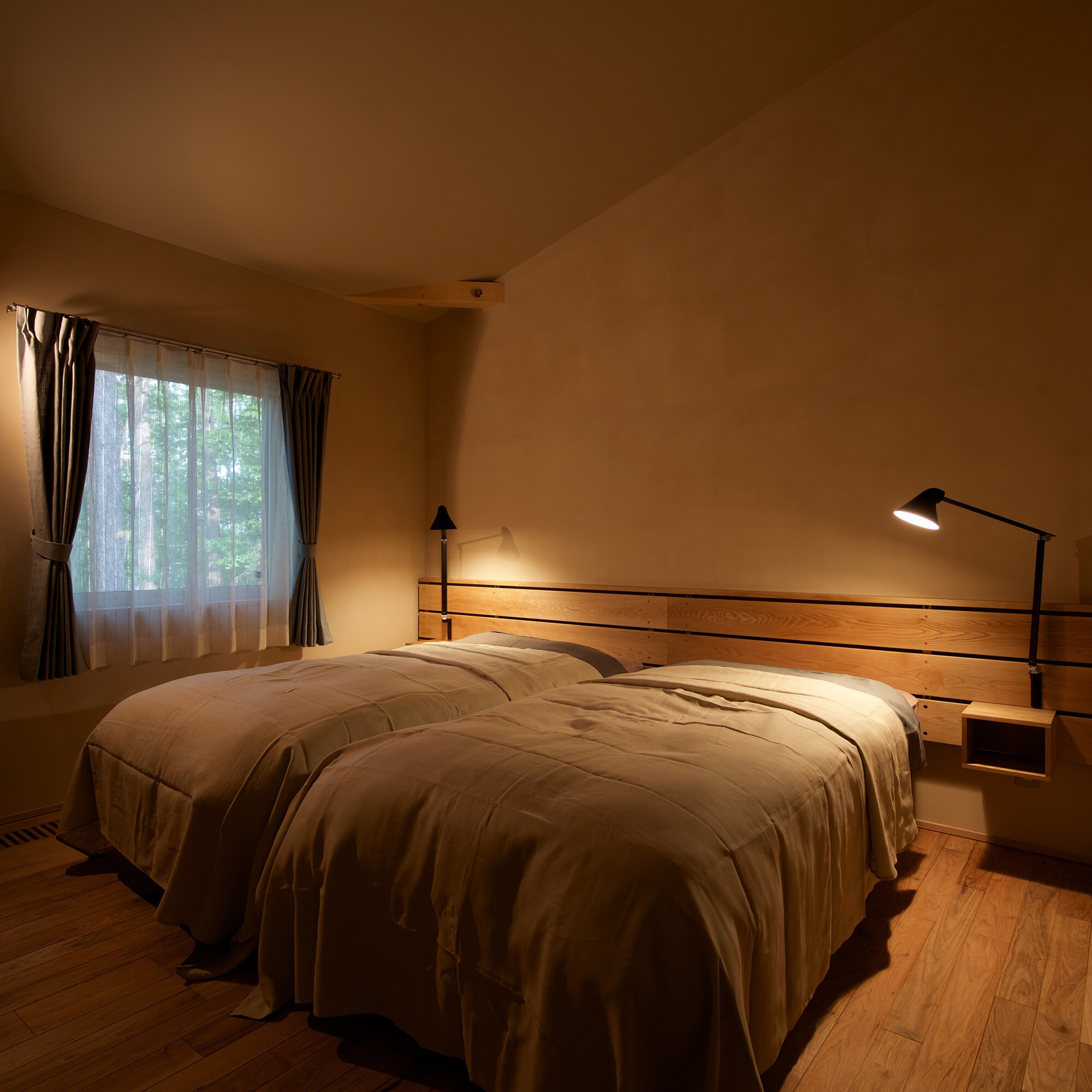 NJP LED Wall Lamp long