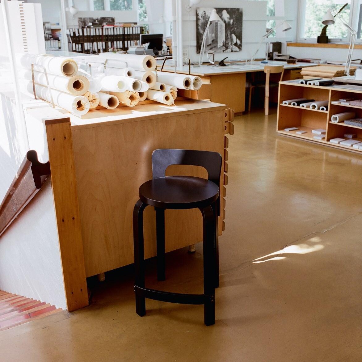 K65 High Chair Lacquered Base