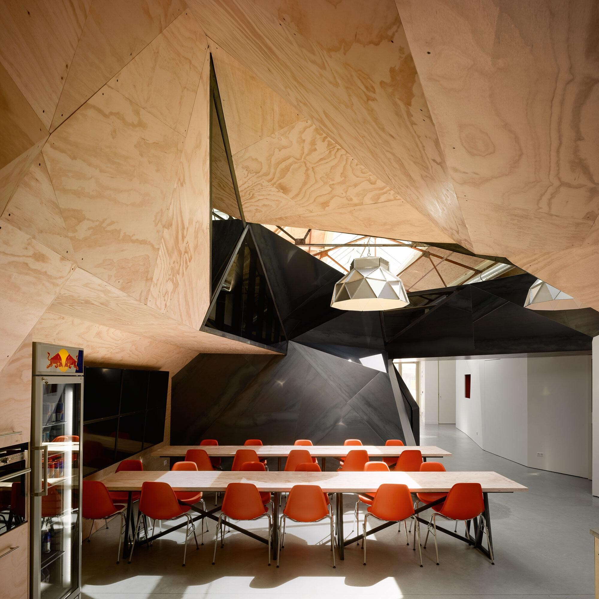 Eames Plastic Side Chair DSS RE Chromed Base