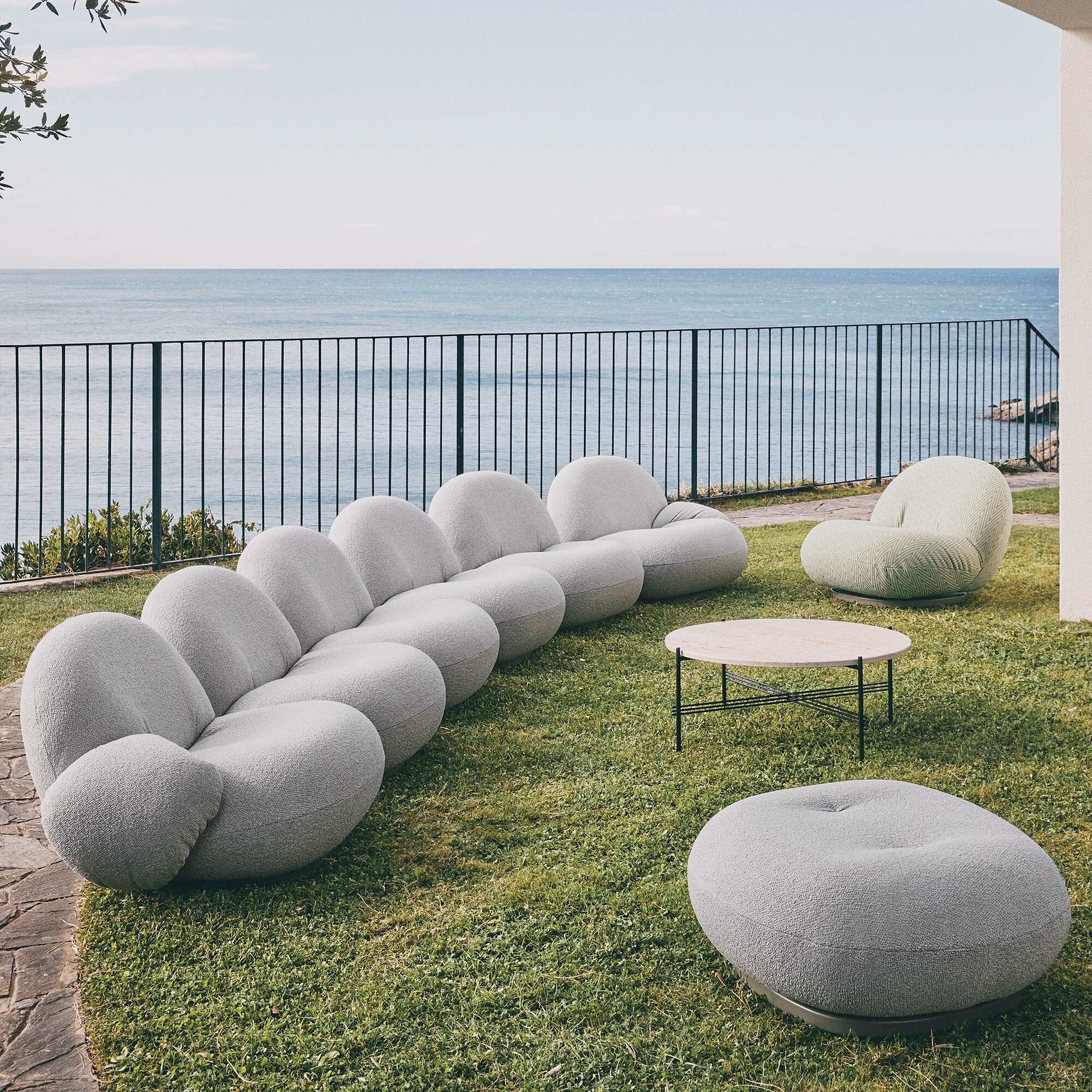 Pacha Outdoor Swivel Lounge Chair