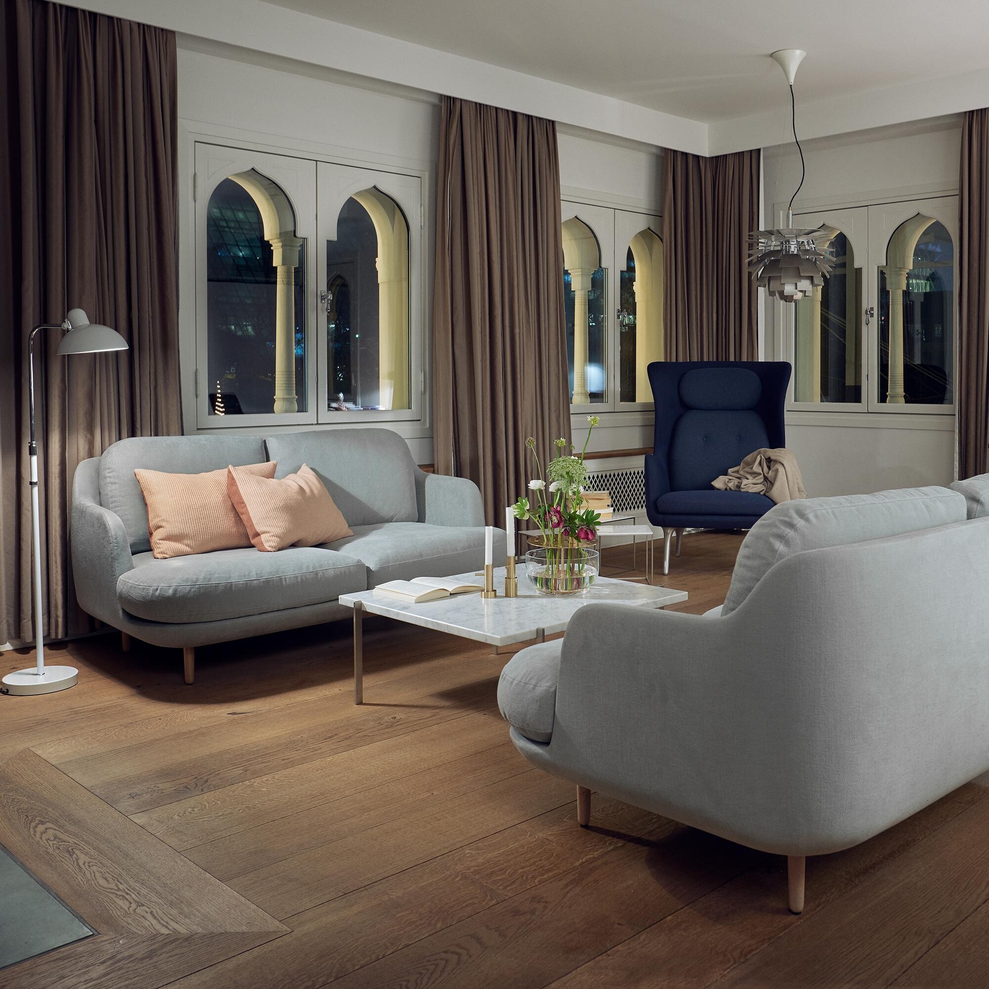 Lune™ JH200 2-Seater Sofa Aluminium Feet