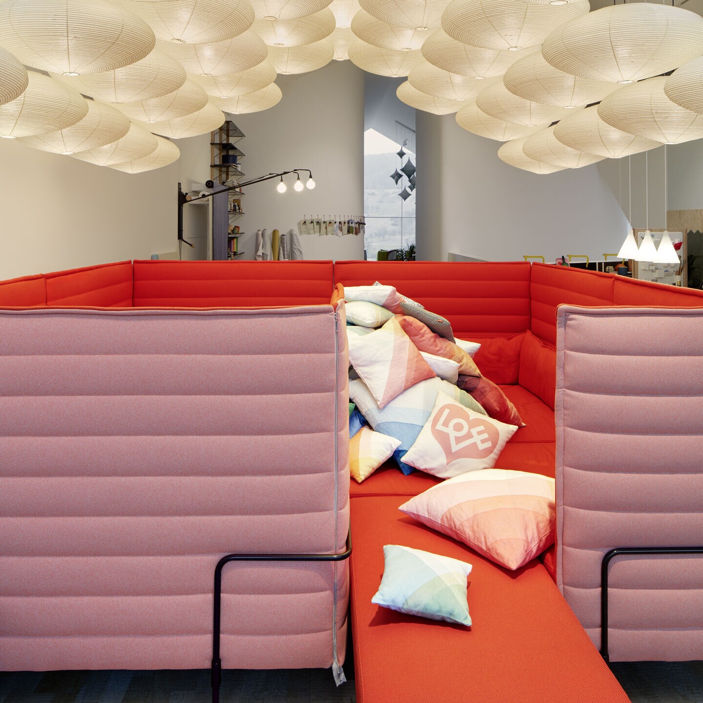 Akari A Suspension Lamp oval