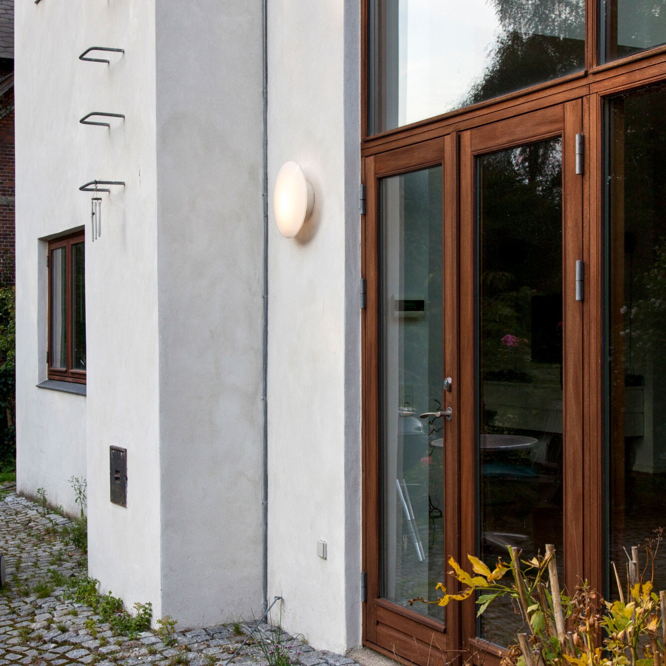 AJ Eklipta Outdoor Wall Lamp