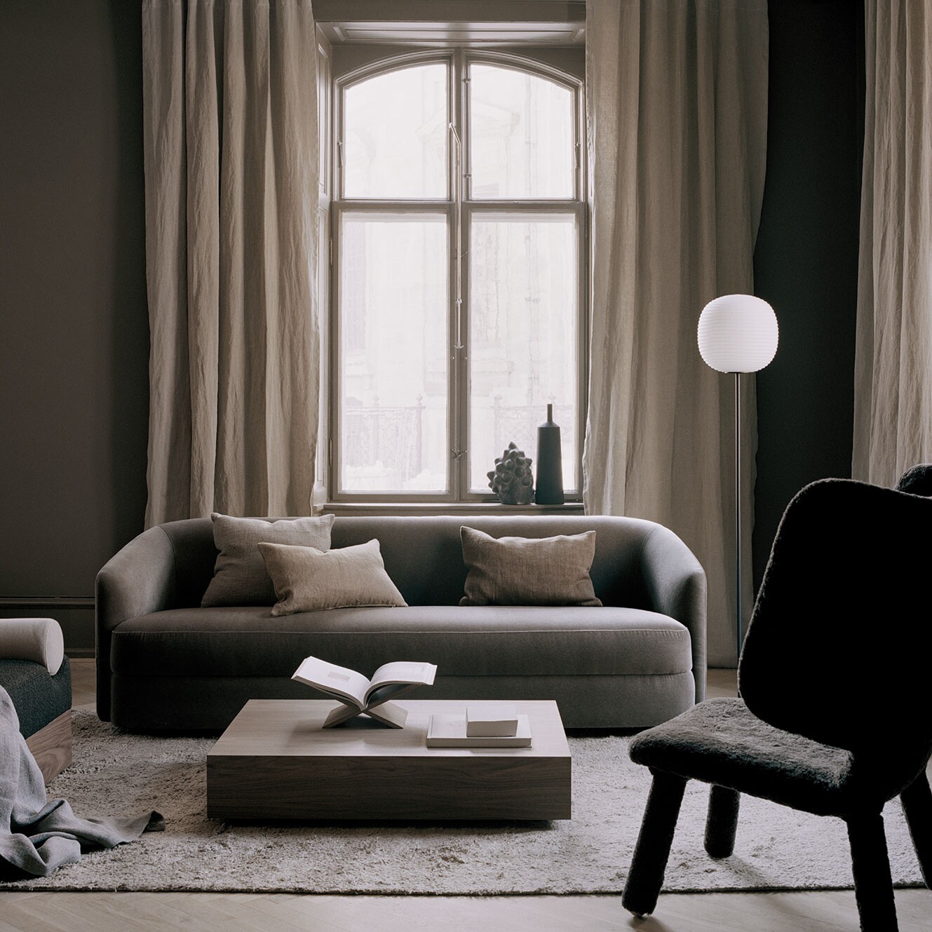 Mass Wide Coffee Table