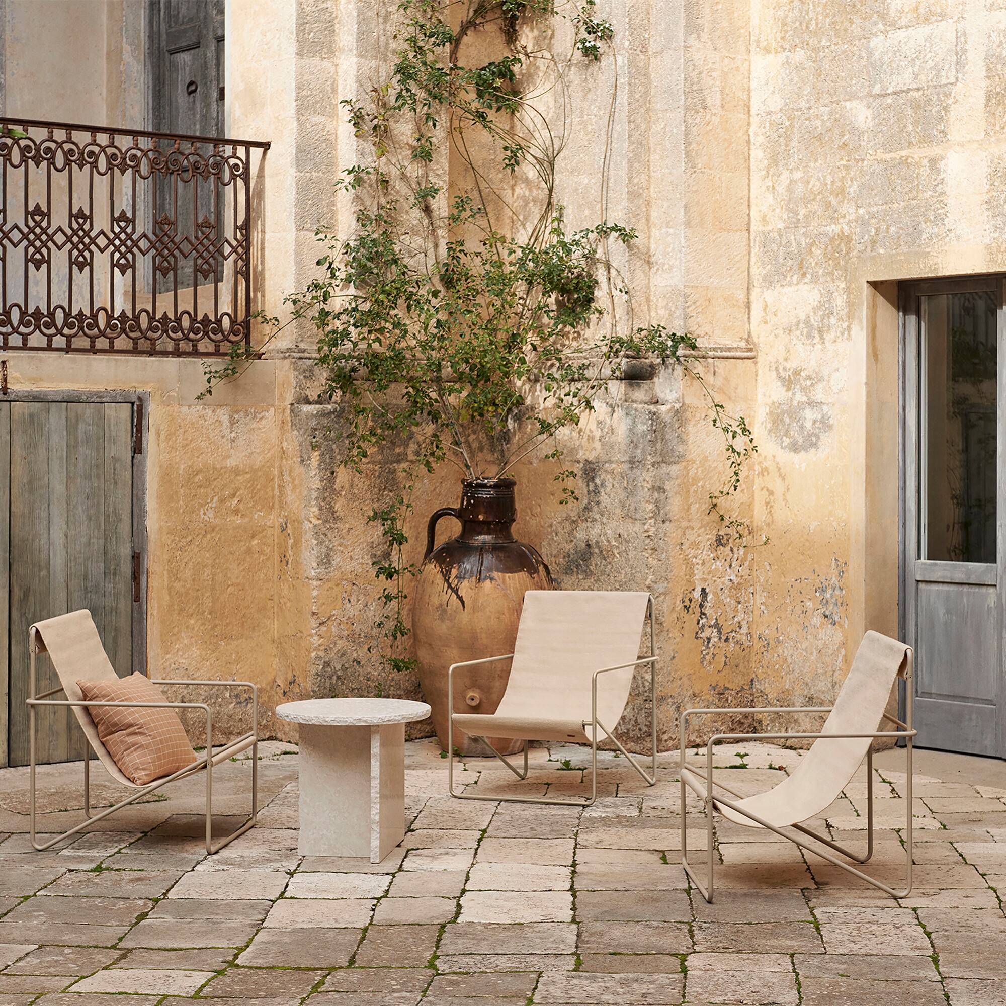 Desert Lounge Chair Cashmere Frame