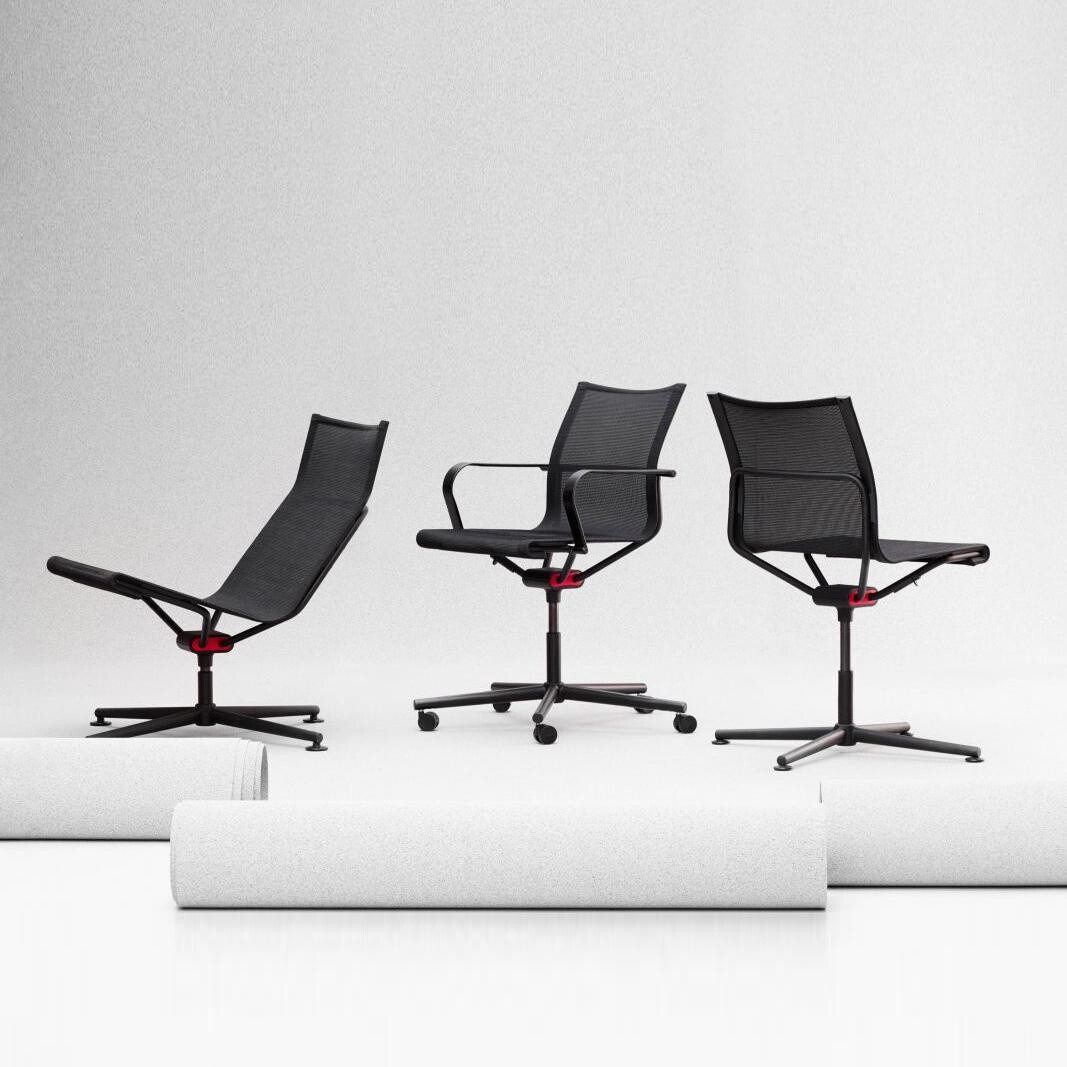 D1 Office Chair with Armrests & Castors Frame