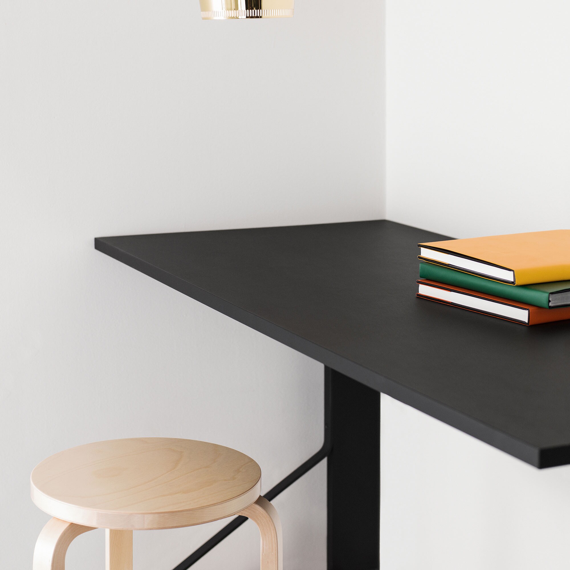 Kaari REB005 Desk Black Oak