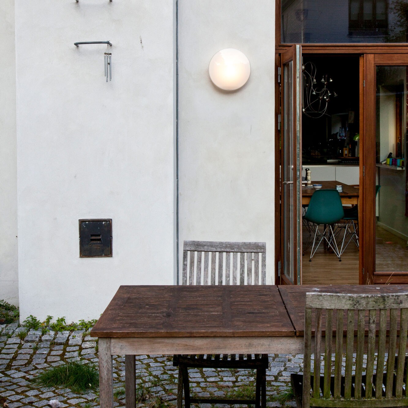 AJ Eklipta Outdoor Wall Lamp