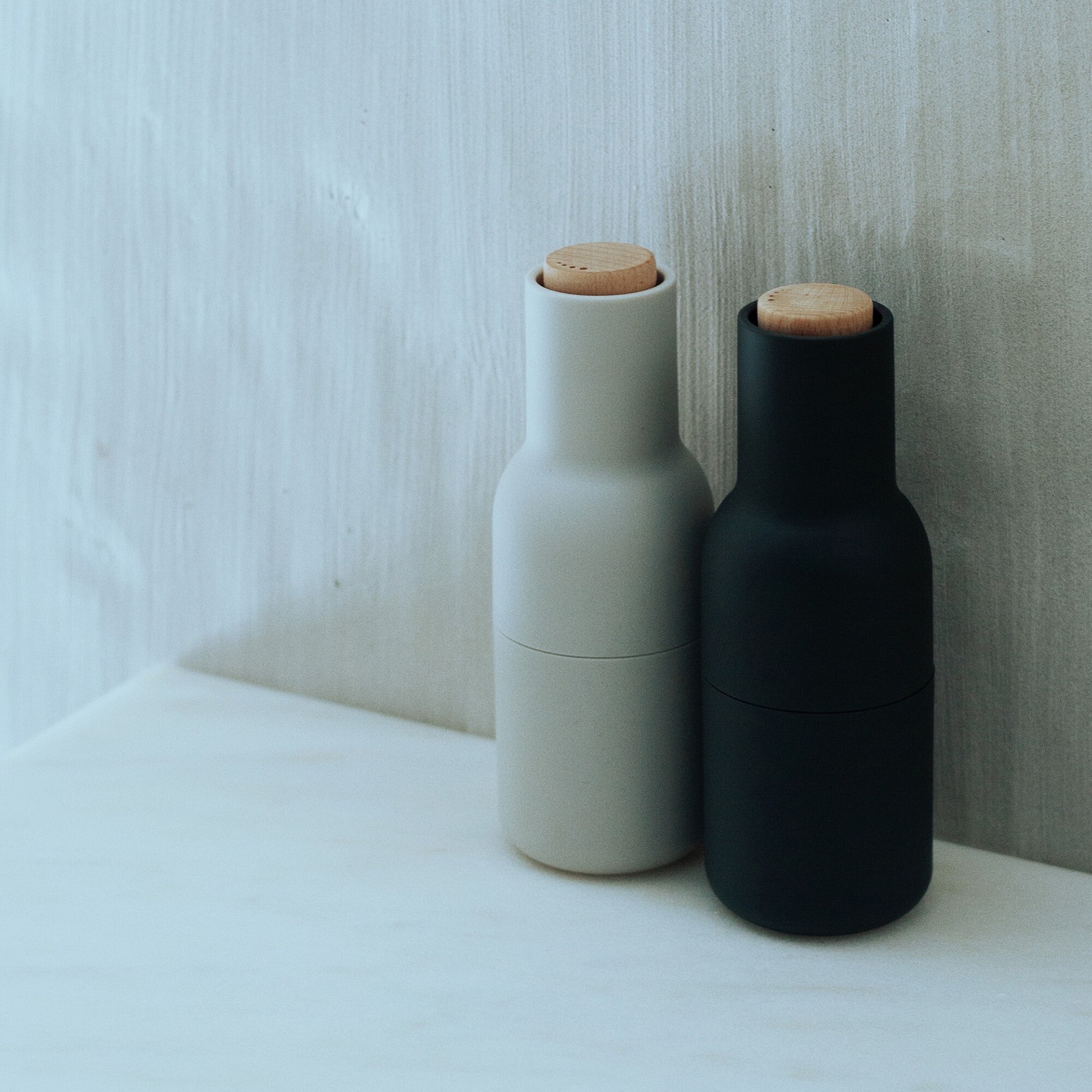 Bottle Grinder Set of 2 With Beech Wood Lid