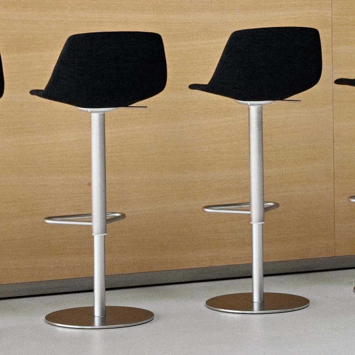 Miunn S104T Bar Stool Frame Round 75-100cm