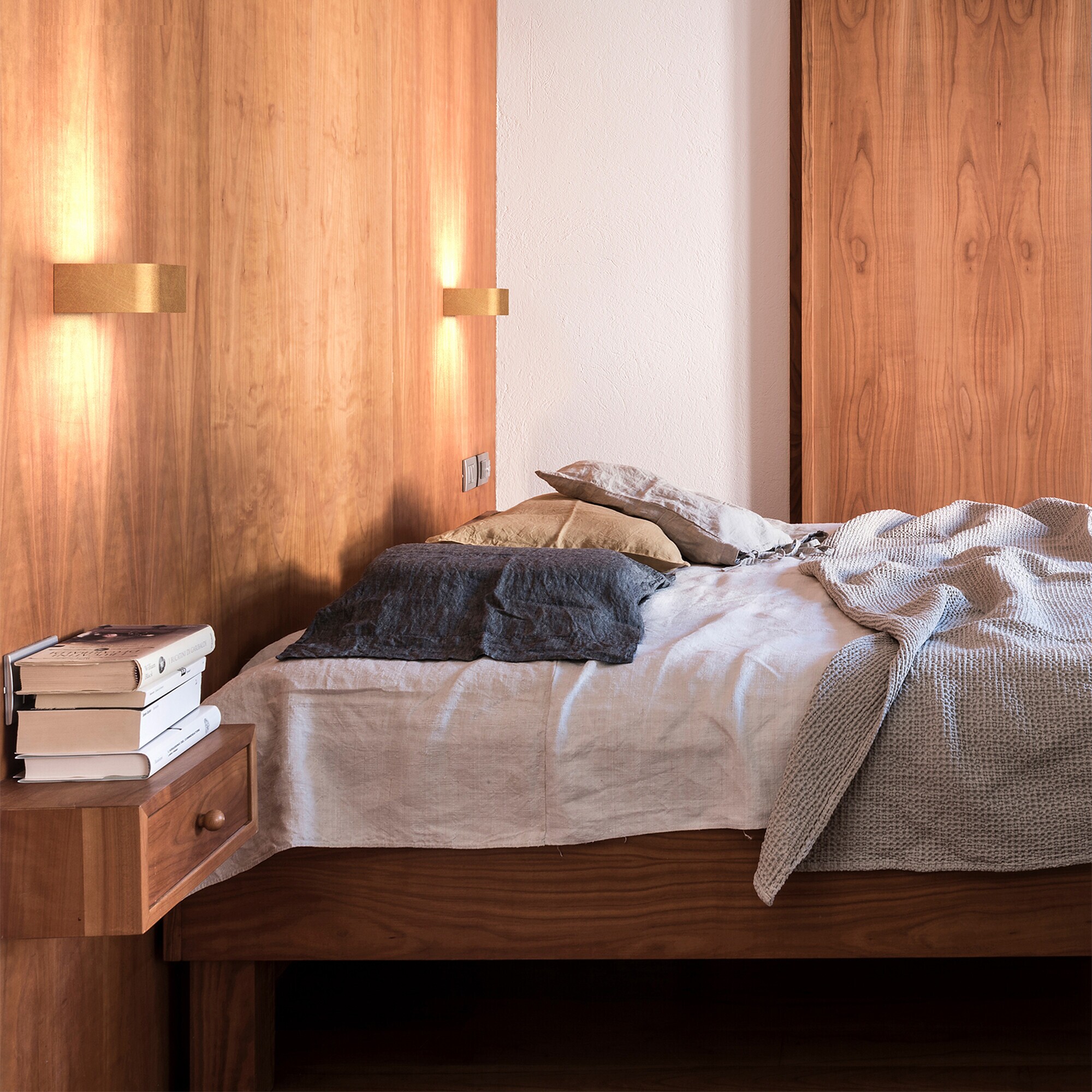 Frame W2 LED Wall Lamp not dimmable