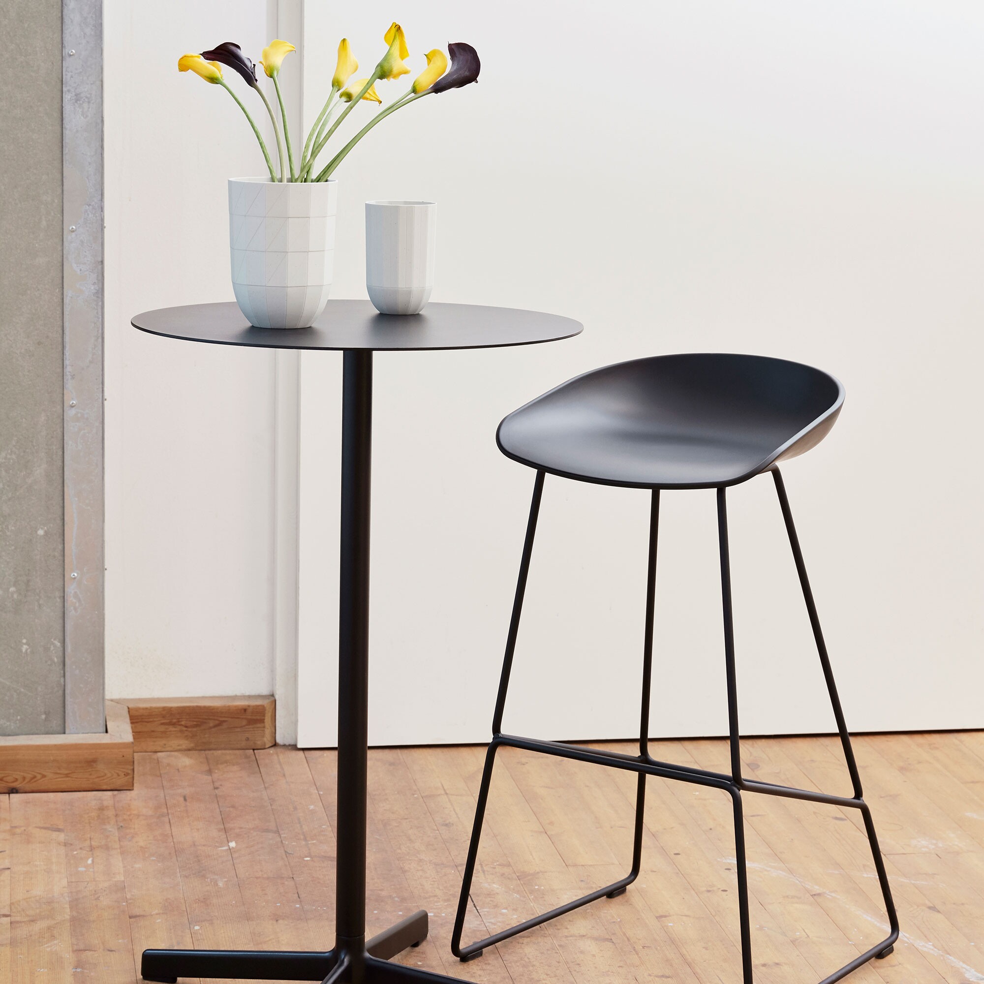 About a Stool AAS 38 2.0 Bar Stool High Black Base