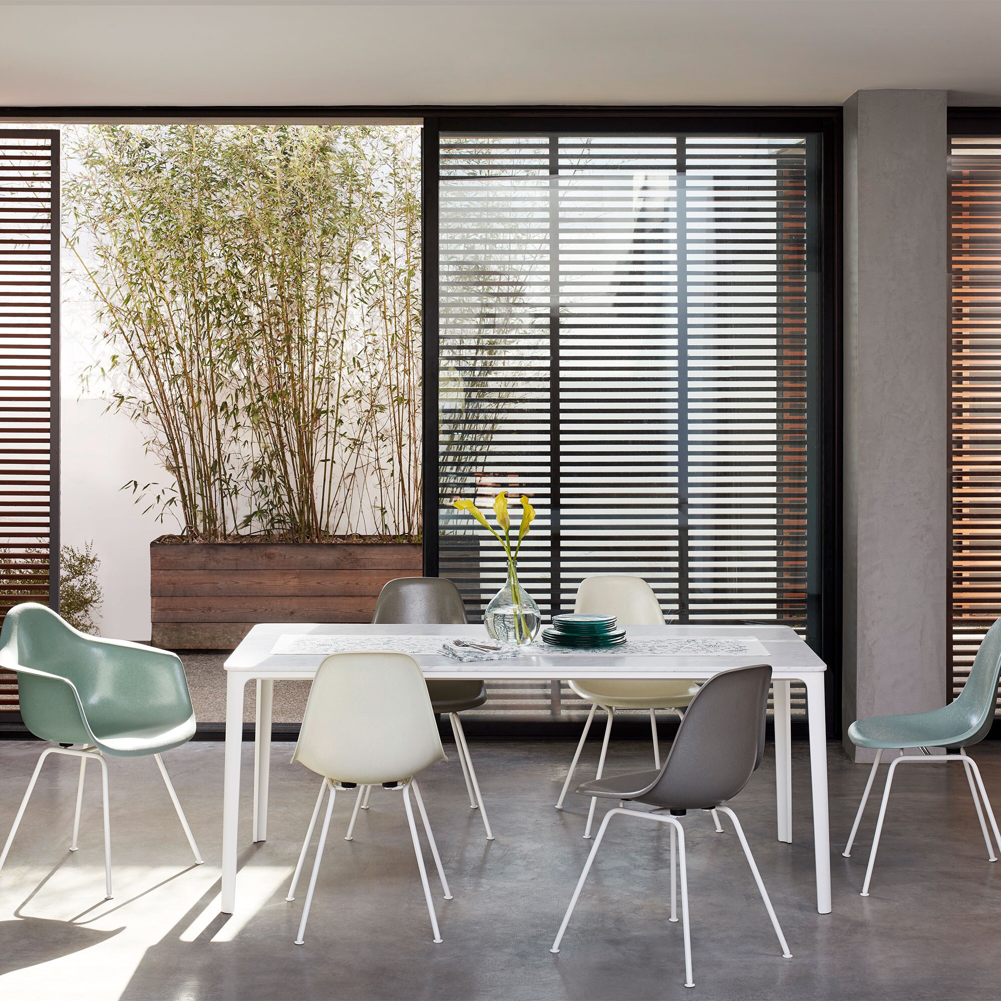 Eames Fiberglass Side Chair DSX White Base