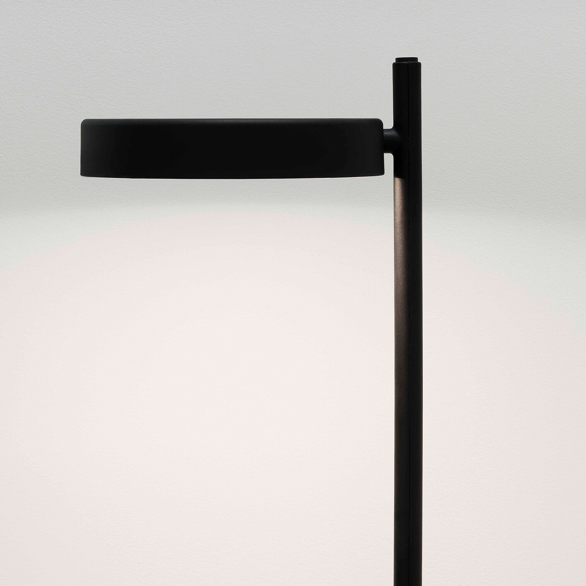 w182 Pastille b2 LED Table Lamp