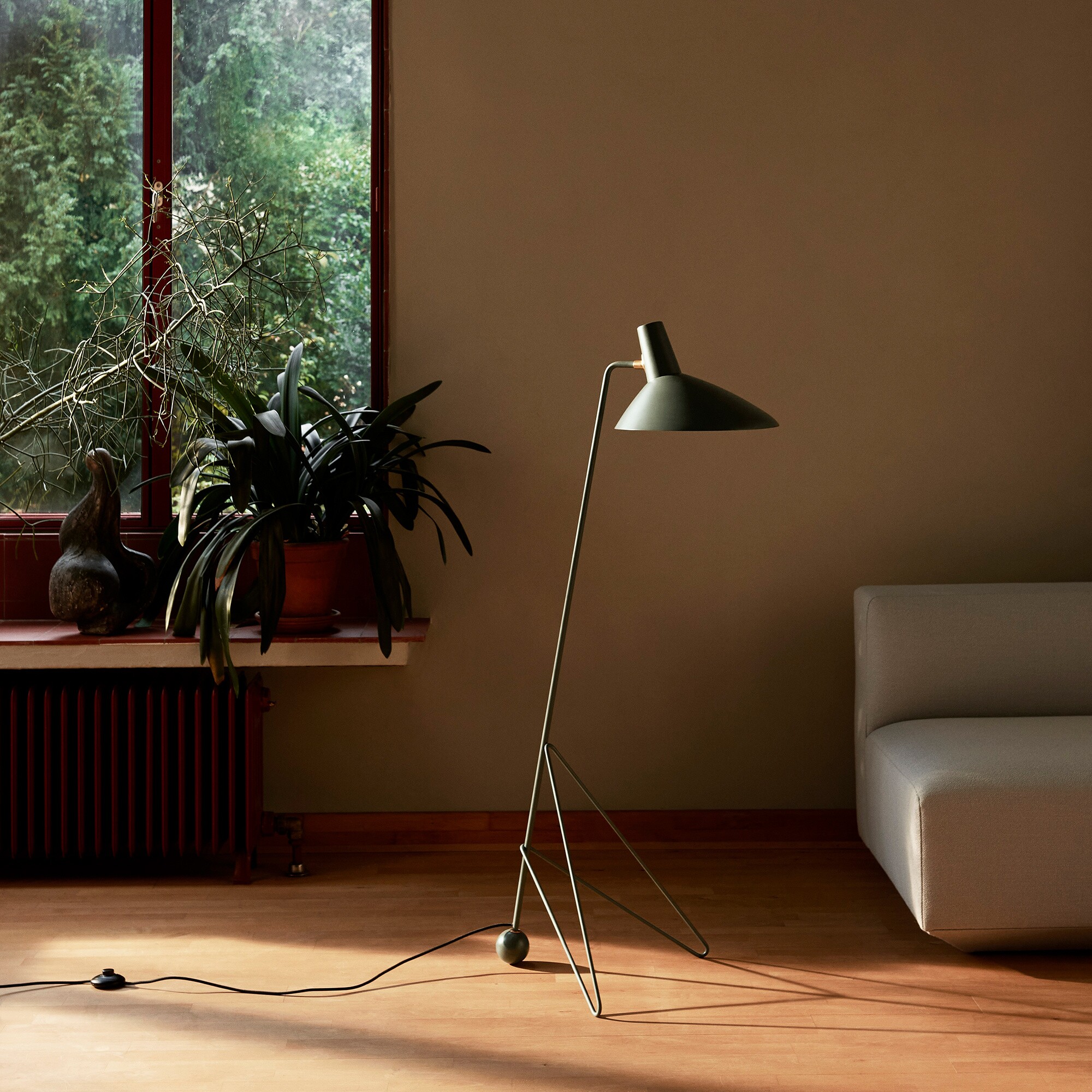 Tripod HM8 Floor Lamp